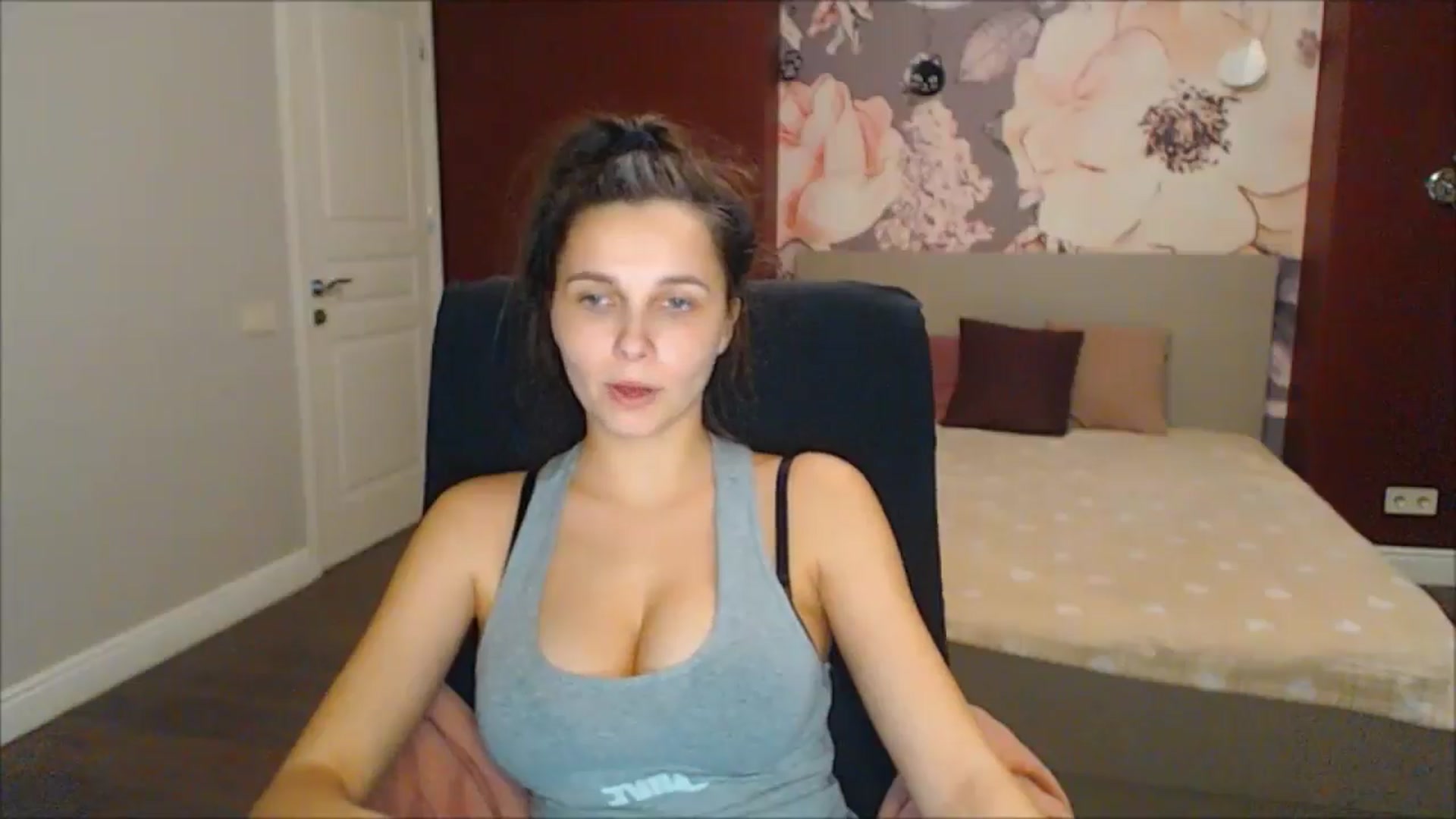 Gallery image thumbnail from Karina_Mils's myfreecams stream on, 02/15/2025, 18:29 image 5 of 20