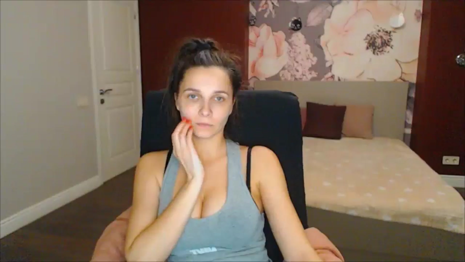 Gallery image thumbnail from Karina_Mils's myfreecams stream on, 02/15/2025, 18:29 image 12 of 20