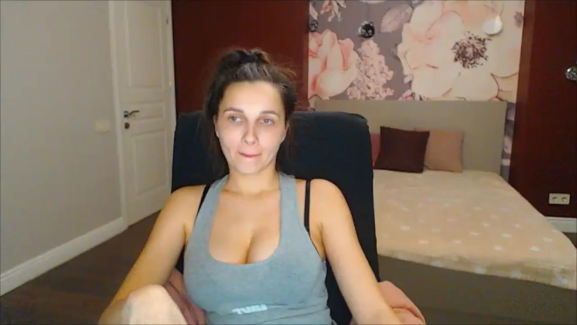 Gallery image thumbnail from Karina_Mils's myfreecams stream on, 02/15/2025, 18:29 image 13 of 20
