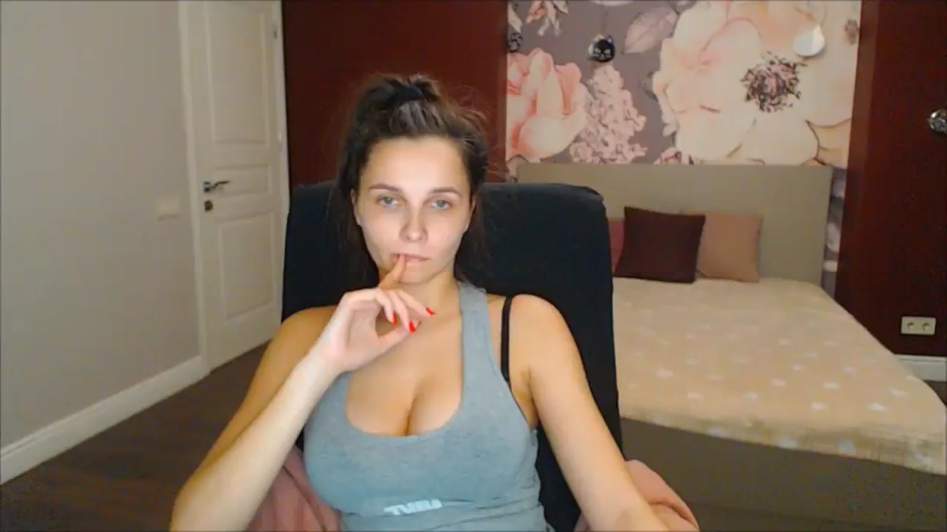 Gallery image thumbnail from Karina_Mils's myfreecams stream on, 02/15/2025, 18:29 image 11 of 20