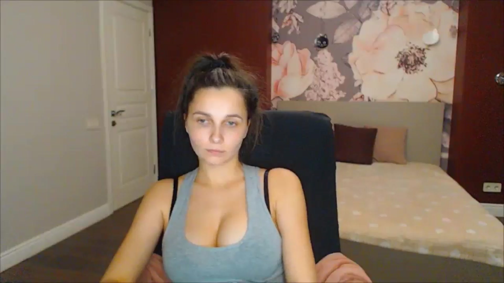 Gallery image thumbnail from Karina_Mils's myfreecams stream on, 02/15/2025, 19:33 image 7 of 20