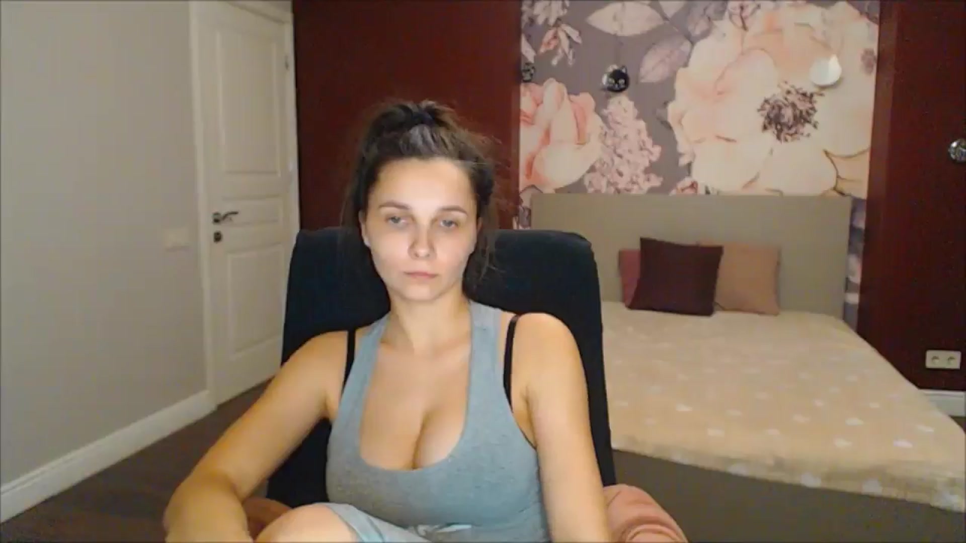 Gallery image thumbnail from Karina_Mils's myfreecams stream on, 02/15/2025, 19:33 image 10 of 20