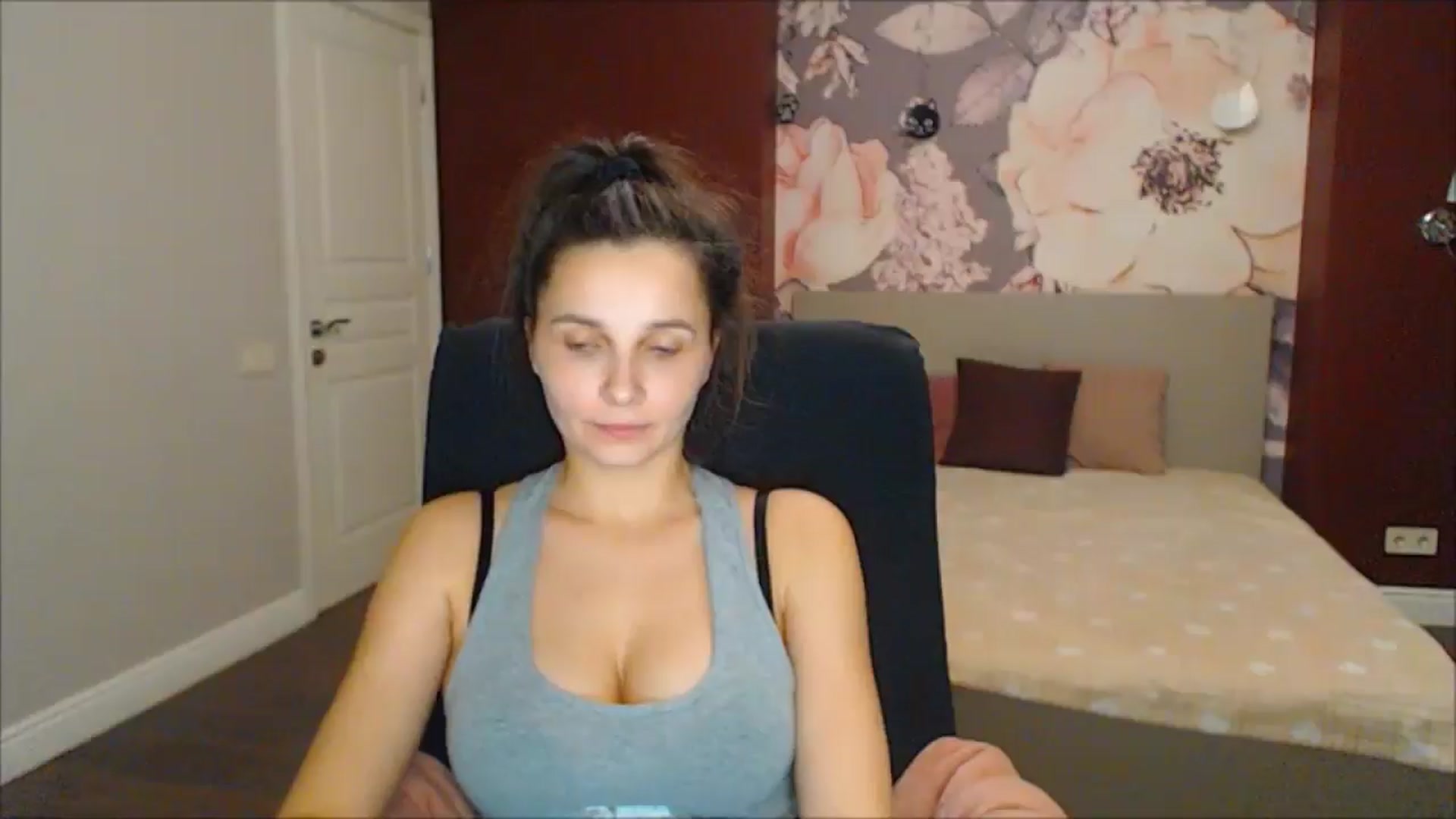 Gallery image thumbnail from Karina_Mils's myfreecams stream on, 02/15/2025, 19:33 image 16 of 20