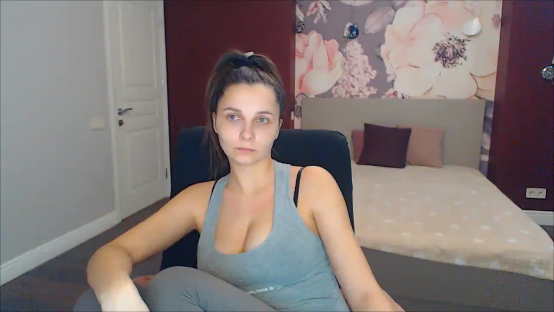 Gallery image thumbnail from Karina_Mils's myfreecams stream on, 02/16/2025, 07:37 image 8 of 20