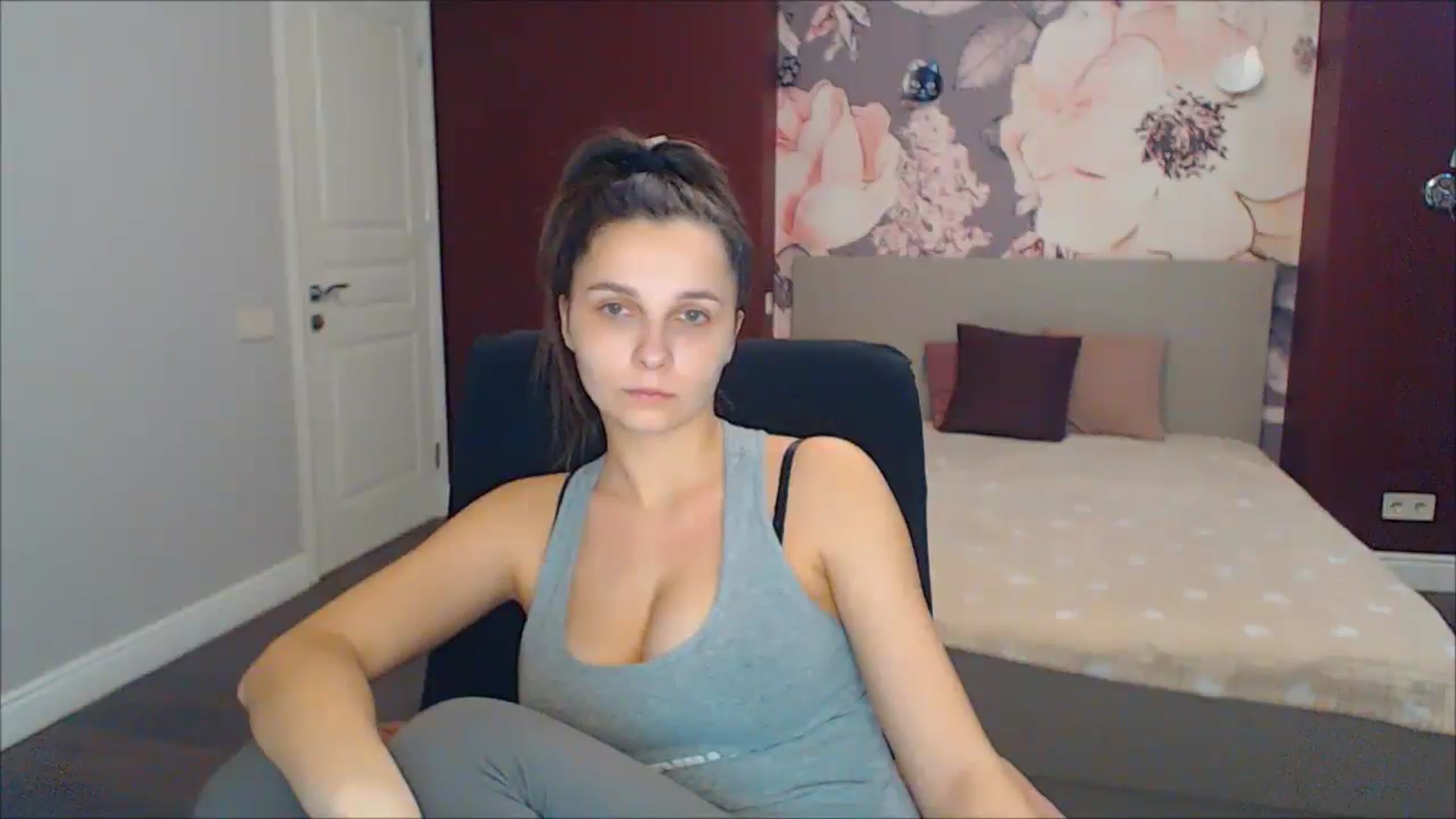 Gallery image thumbnail from Karina_Mils's myfreecams stream on, 02/16/2025, 07:37 image 6 of 20
