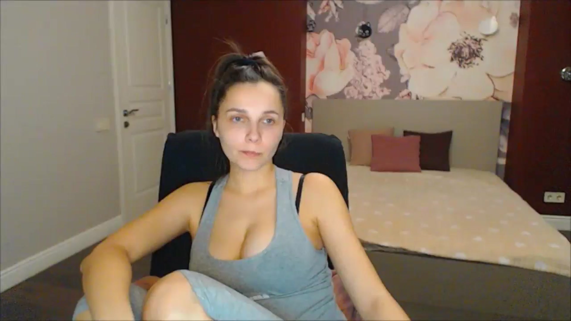Gallery image thumbnail from Karina_Mils's myfreecams stream on, 02/16/2025, 15:30 image 13 of 20