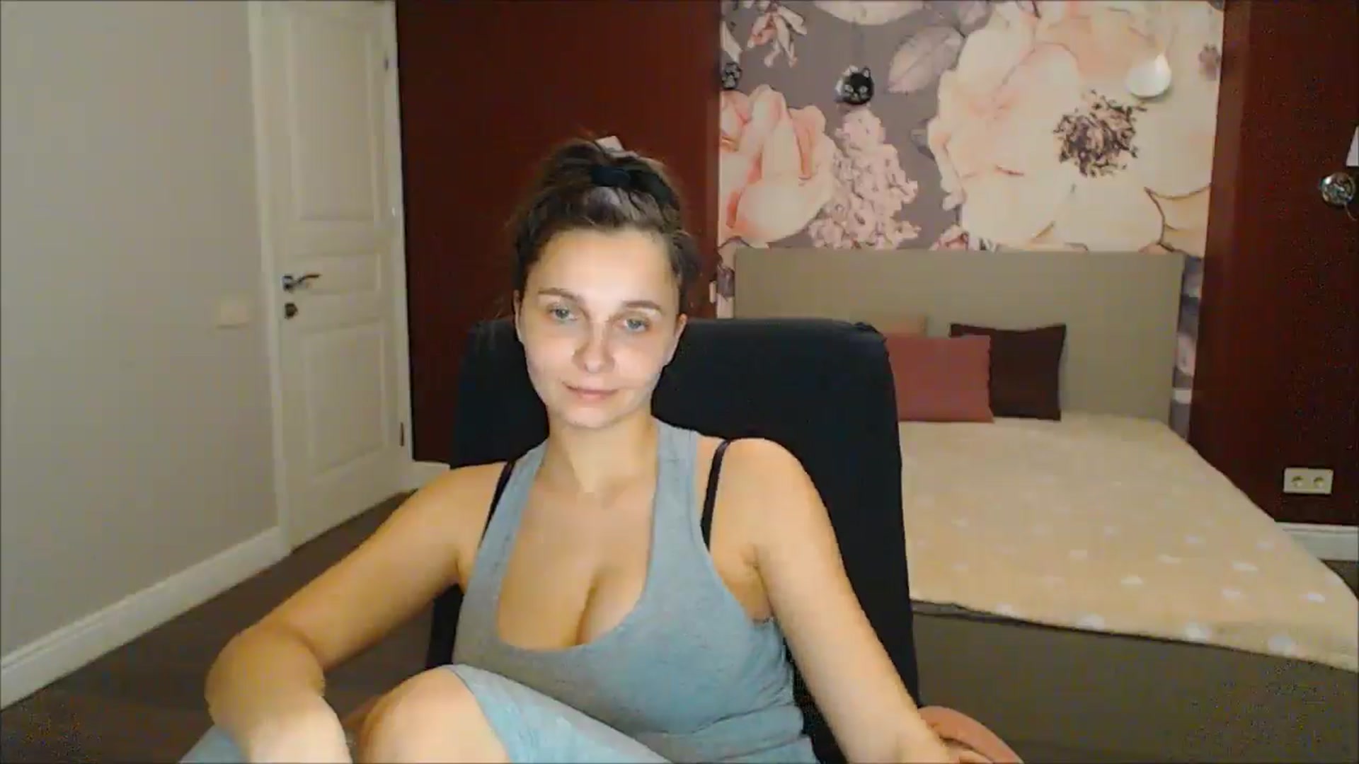 Gallery image thumbnail from Karina_Mils's myfreecams stream on, 02/16/2025, 18:33 image 12 of 20