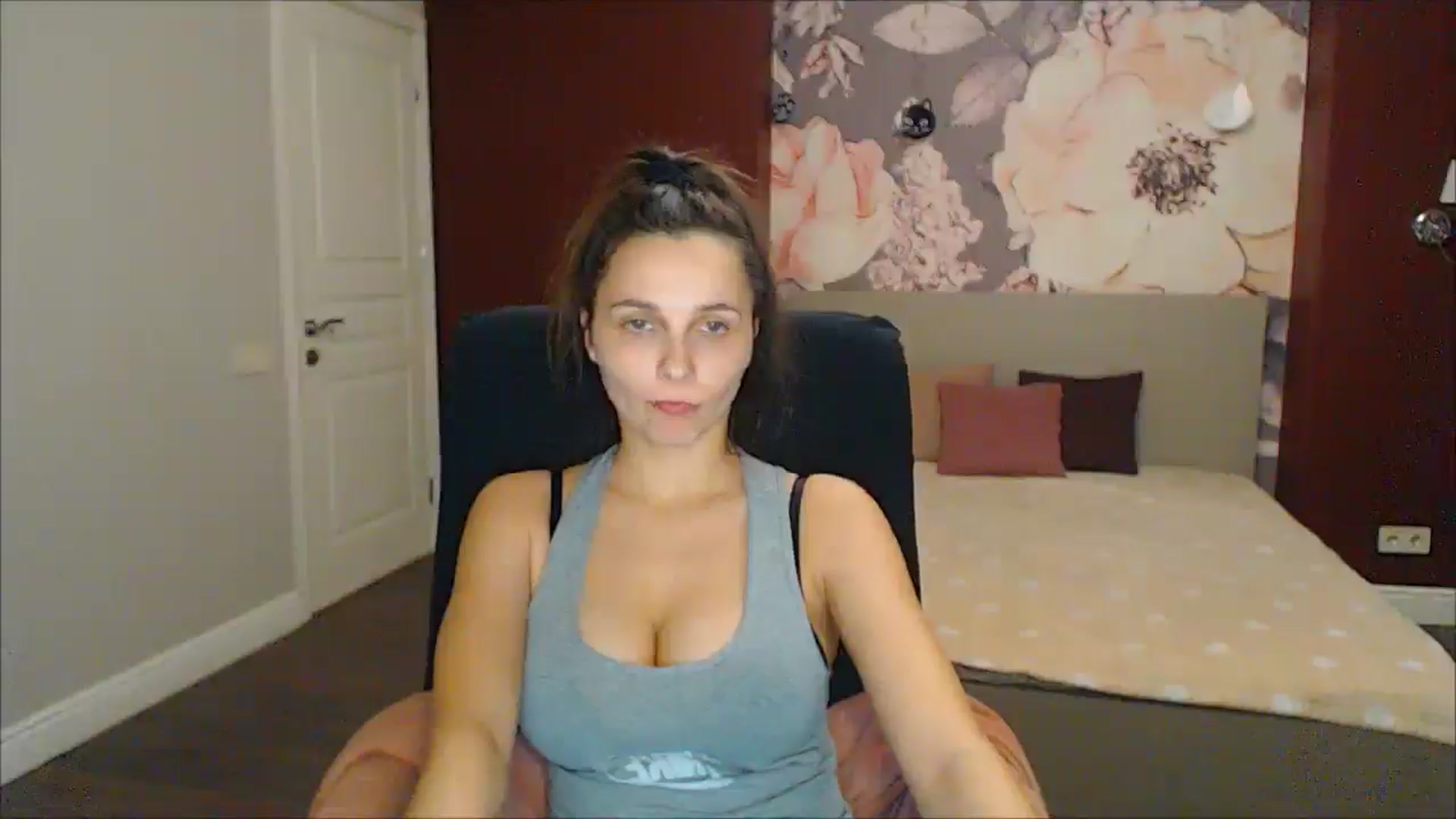 Gallery image thumbnail from Karina_Mils's myfreecams stream on, 02/16/2025, 18:33 image 4 of 20