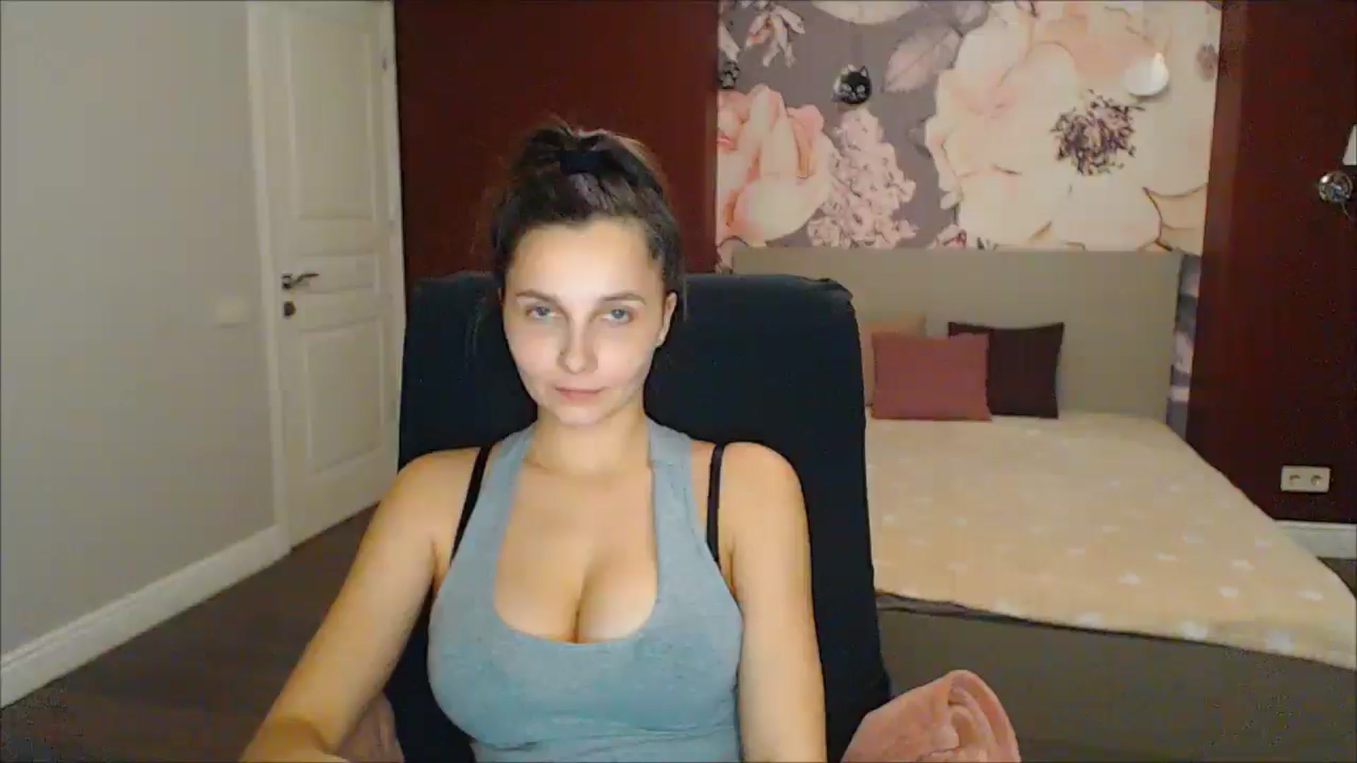 Gallery image thumbnail from Karina_Mils's myfreecams stream on, 02/16/2025, 18:33 image 18 of 20
