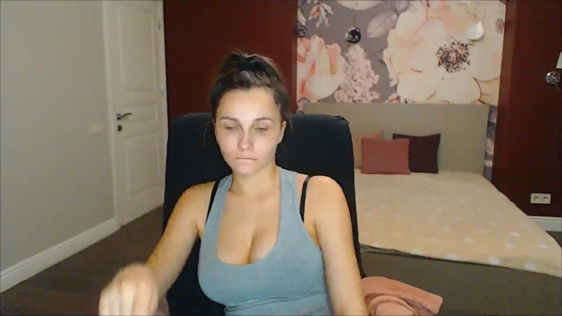 Gallery image thumbnail from Karina_Mils's myfreecams stream on, 02/16/2025, 18:33 image 14 of 20