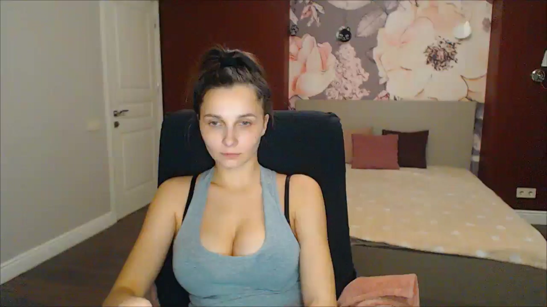 Gallery image thumbnail from Karina_Mils's myfreecams stream on, 02/16/2025, 18:33 image 16 of 20