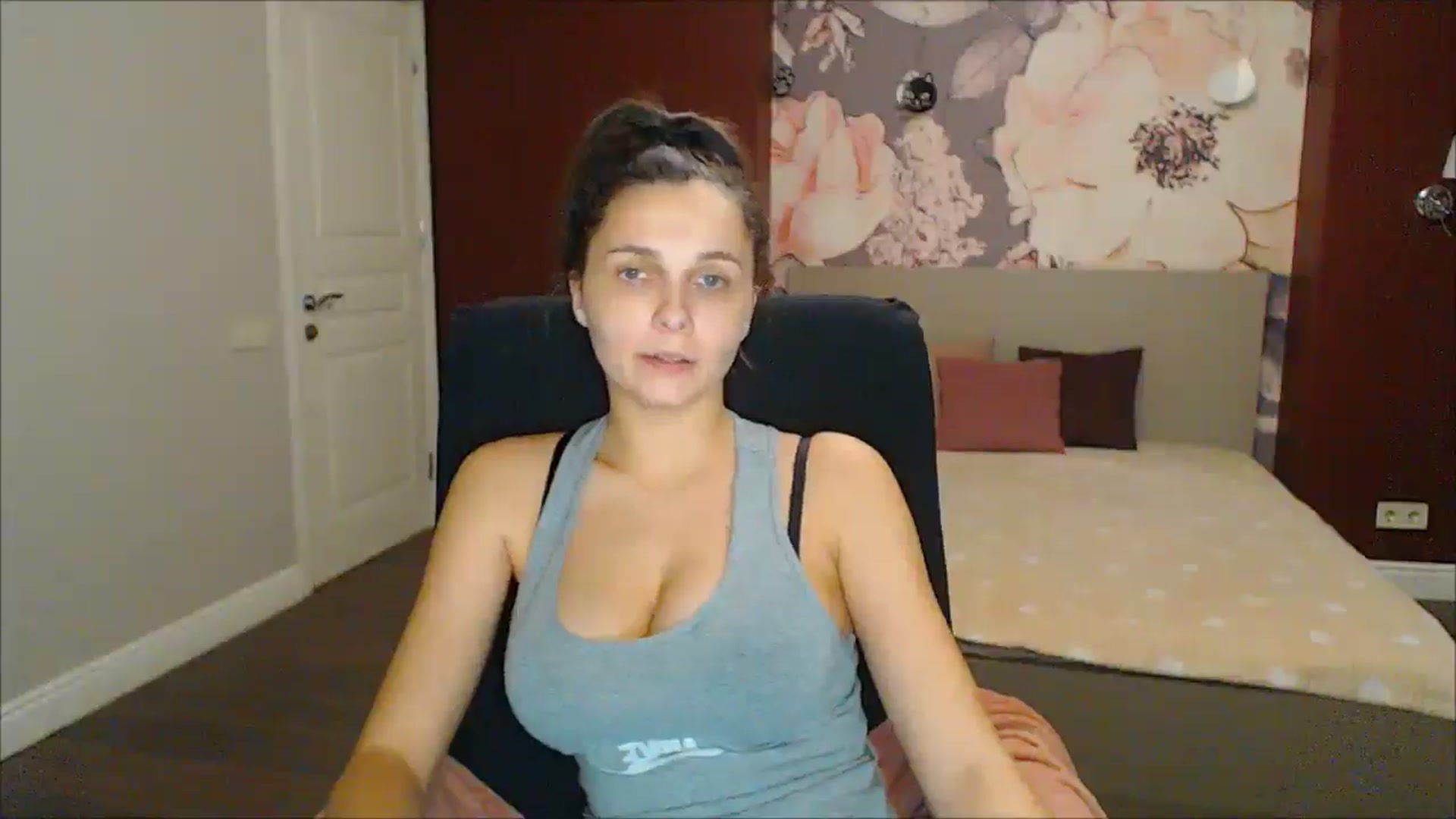 Gallery image thumbnail from Karina_Mils's myfreecams stream on, 02/16/2025, 18:33 image 9 of 20