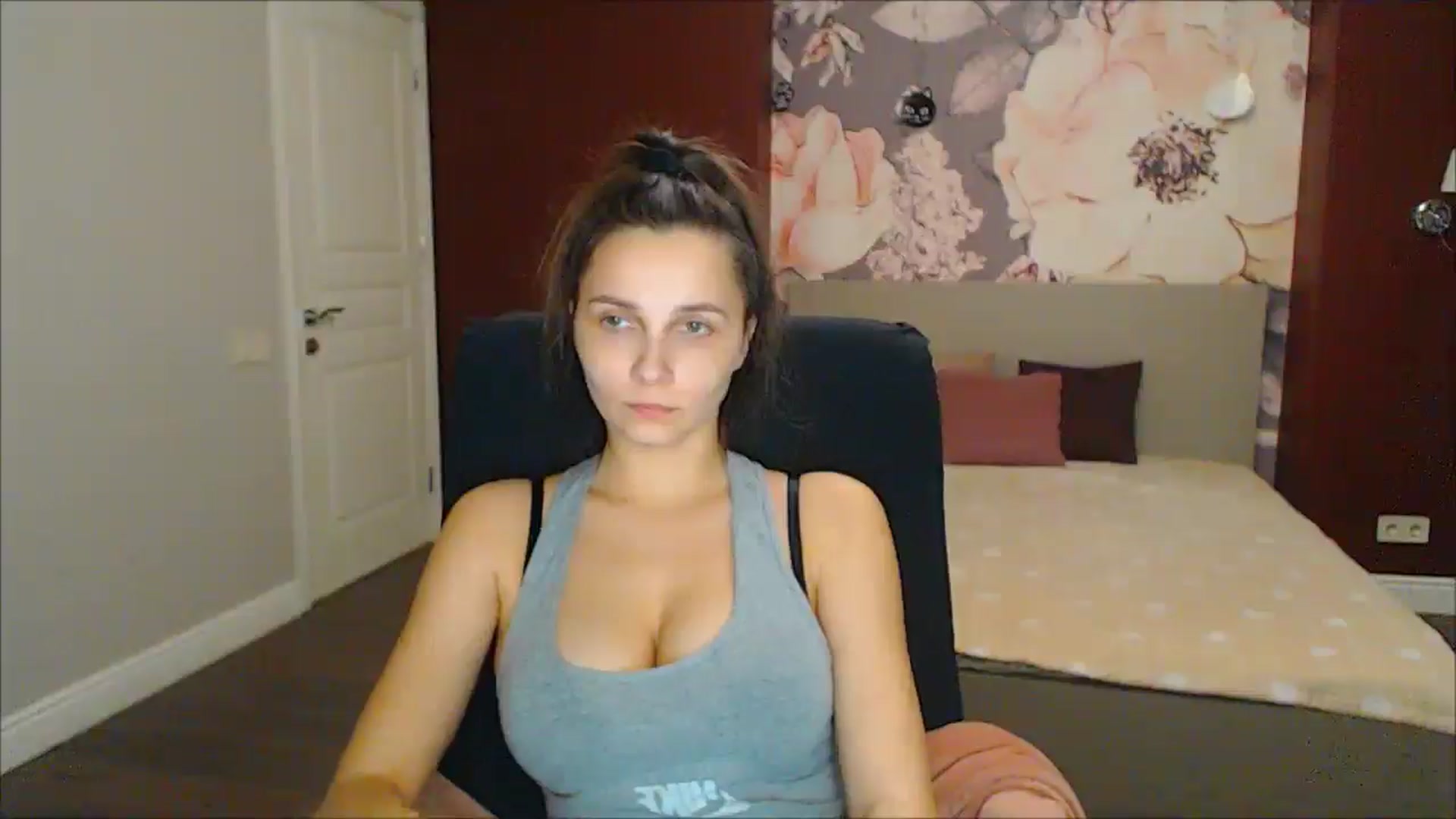 Gallery image thumbnail from Karina_Mils's myfreecams stream on, 02/16/2025, 18:33 image 5 of 20