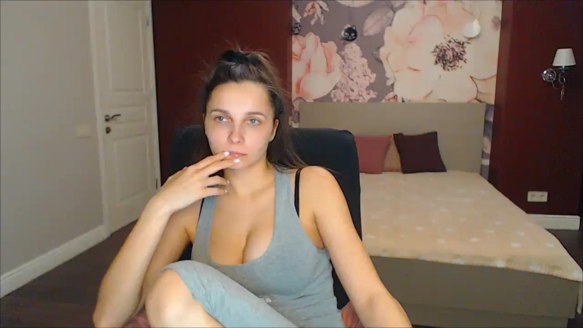 Gallery image thumbnail from Karina_Mils's myfreecams stream on, 02/21/2025, 15:17 image 2 of 20