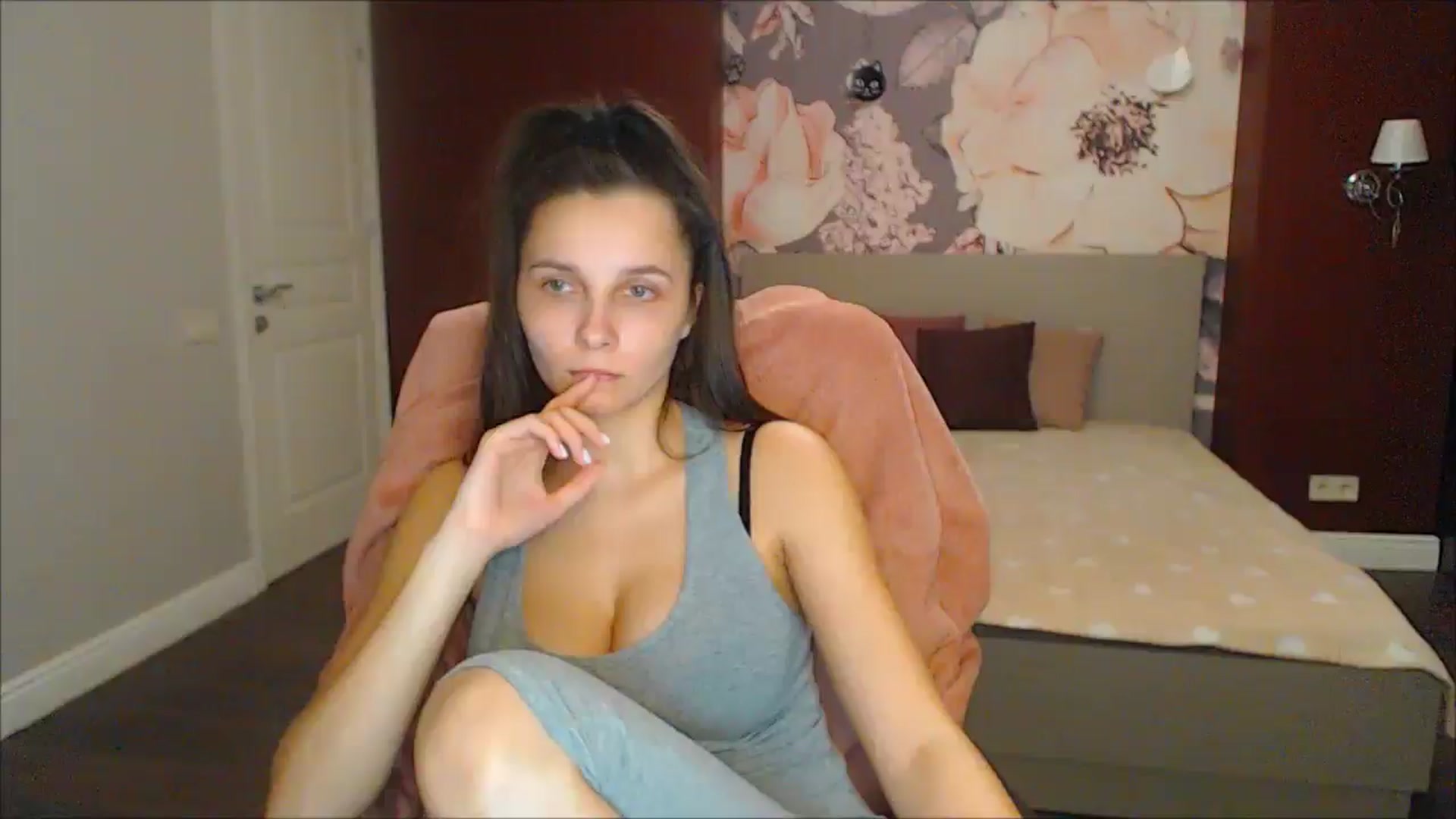Gallery image thumbnail from Karina_Mils's myfreecams stream on, 02/22/2025, 18:28 image 4 of 20