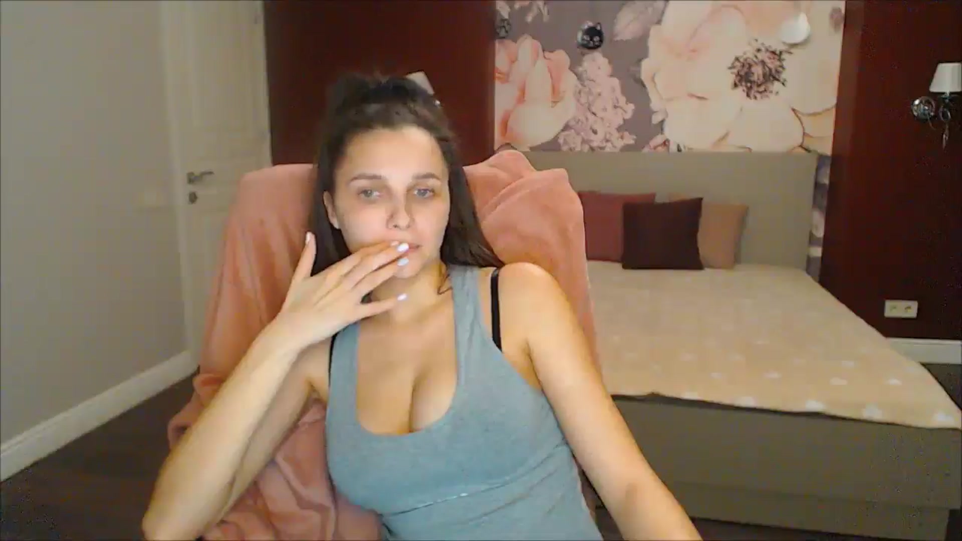 Gallery image thumbnail from Karina_Mils's myfreecams stream on, 02/22/2025, 20:15 image 12 of 20