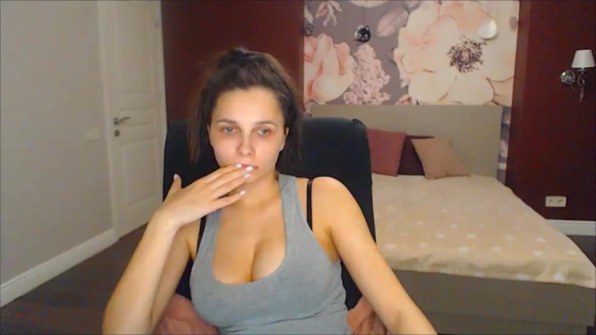 Gallery image thumbnail from Karina_Mils's myfreecams stream on, 02/23/2025, 17:39 image 12 of 20