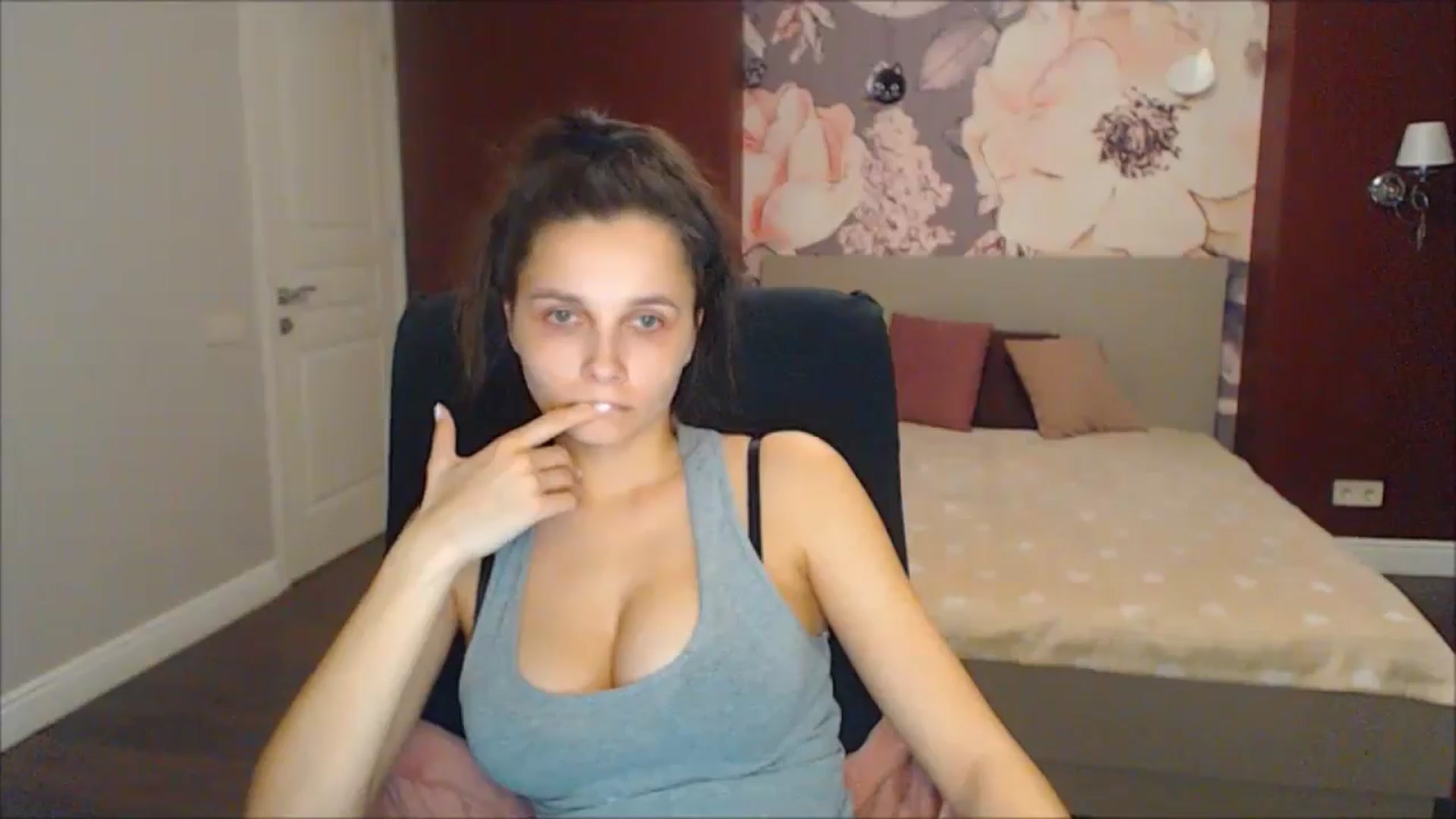 Gallery image thumbnail from Karina_Mils's myfreecams stream on, 02/23/2025, 17:39 image 10 of 20