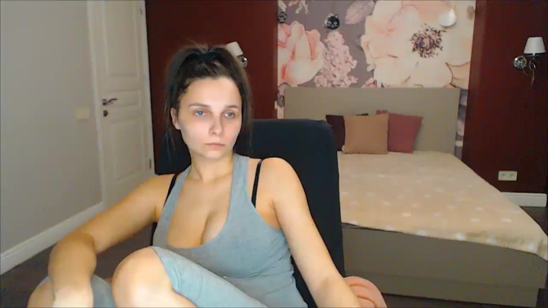 Gallery image thumbnail from Karina_Mils's myfreecams stream on, 03/01/2025, 14:48 image 8 of 20