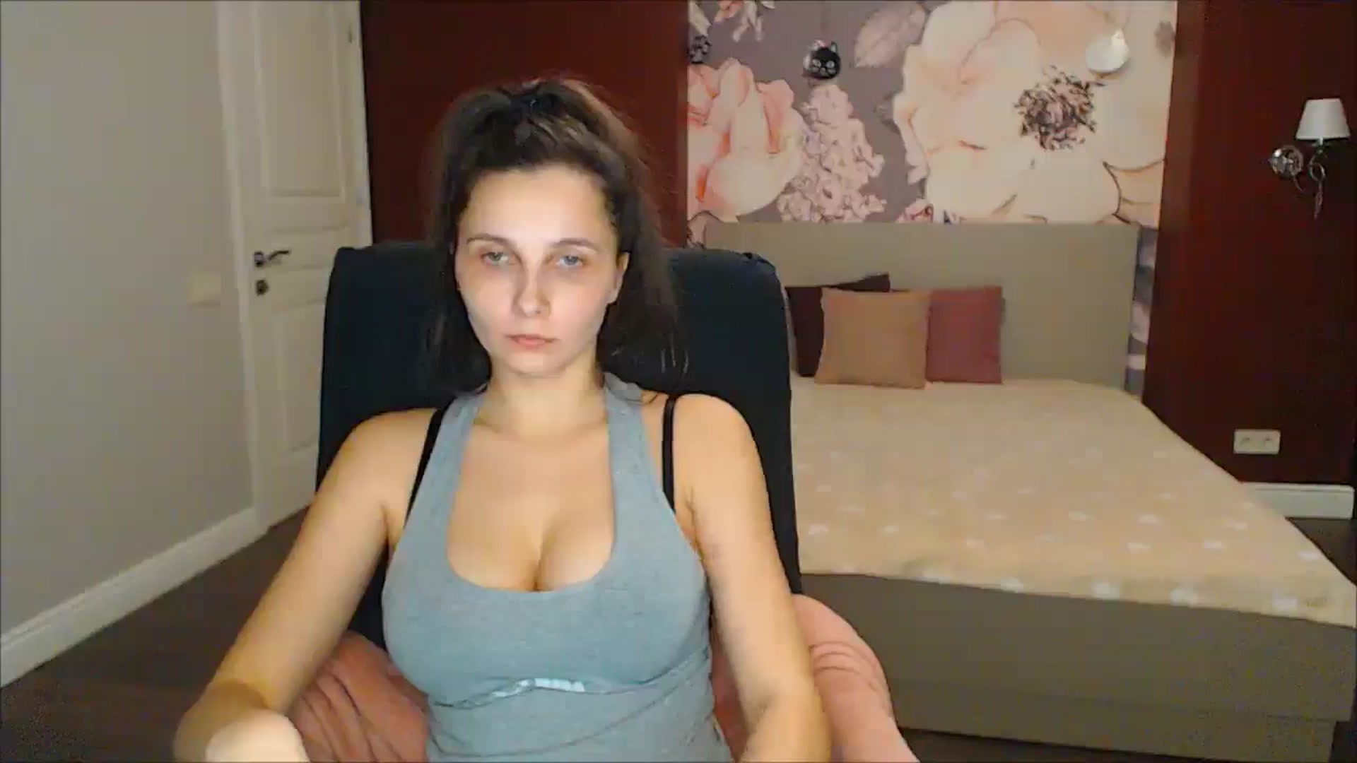 Gallery image thumbnail from Karina_Mils's myfreecams stream on, 03/01/2025, 18:14 image 10 of 20