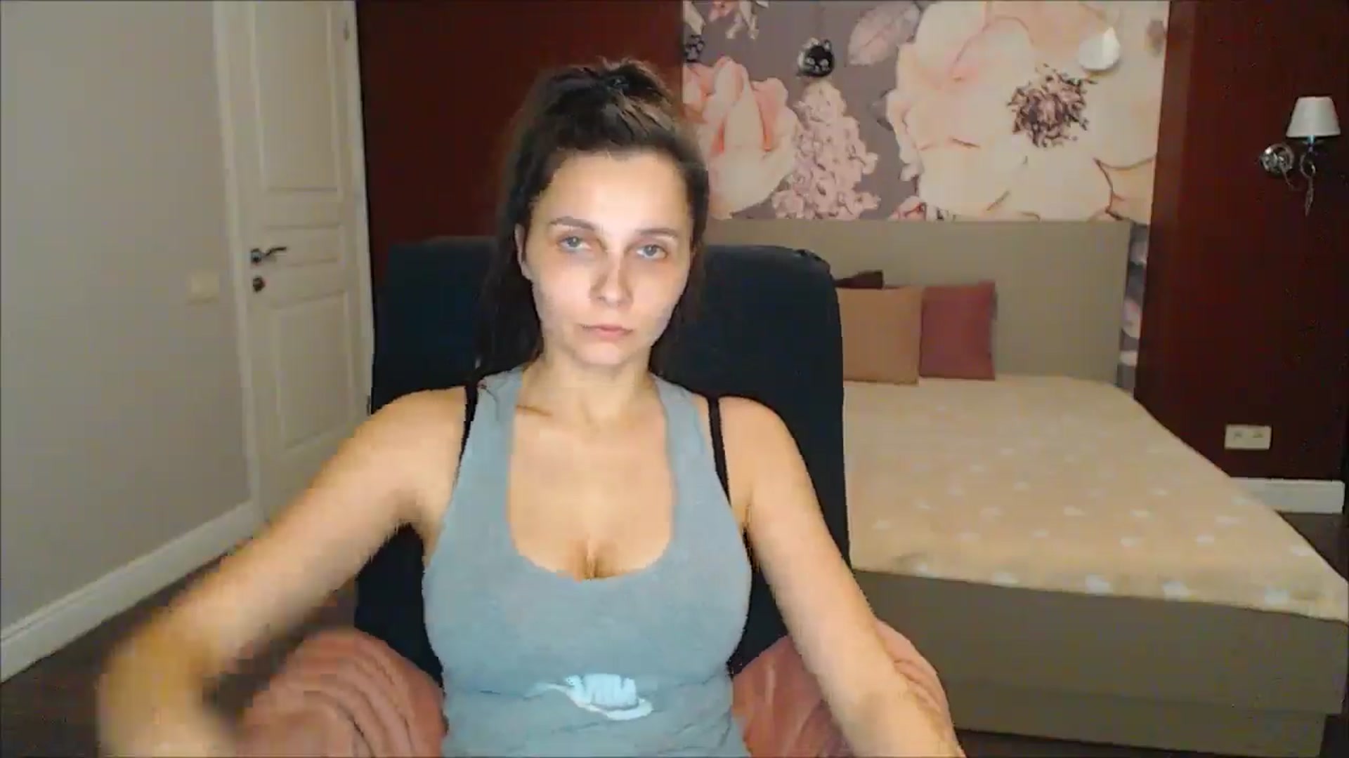 Gallery image thumbnail from Karina_Mils's myfreecams stream on, 03/01/2025, 18:14 image 17 of 20