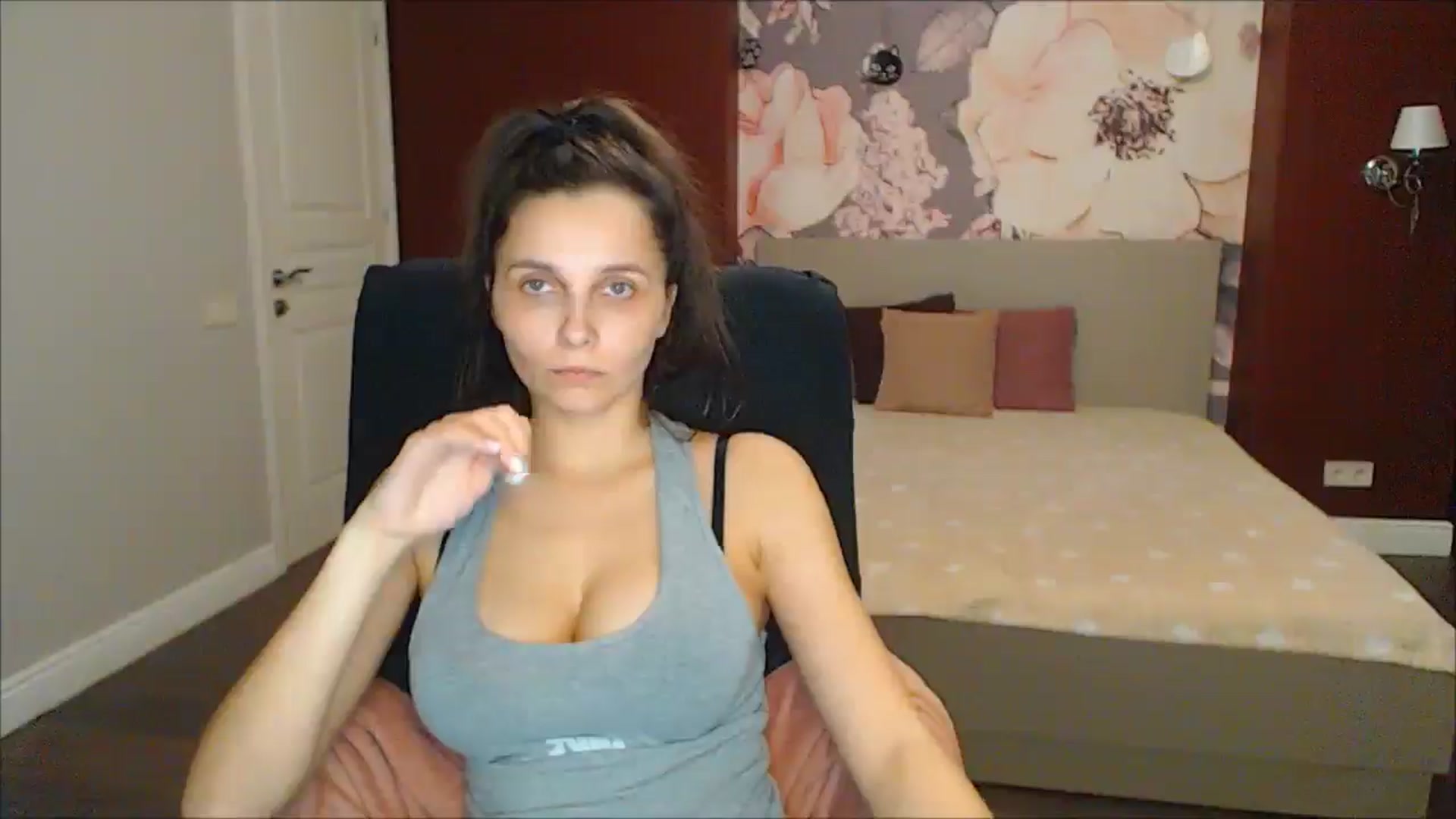 Gallery image thumbnail from Karina_Mils's myfreecams stream on, 03/01/2025, 18:14 image 11 of 20