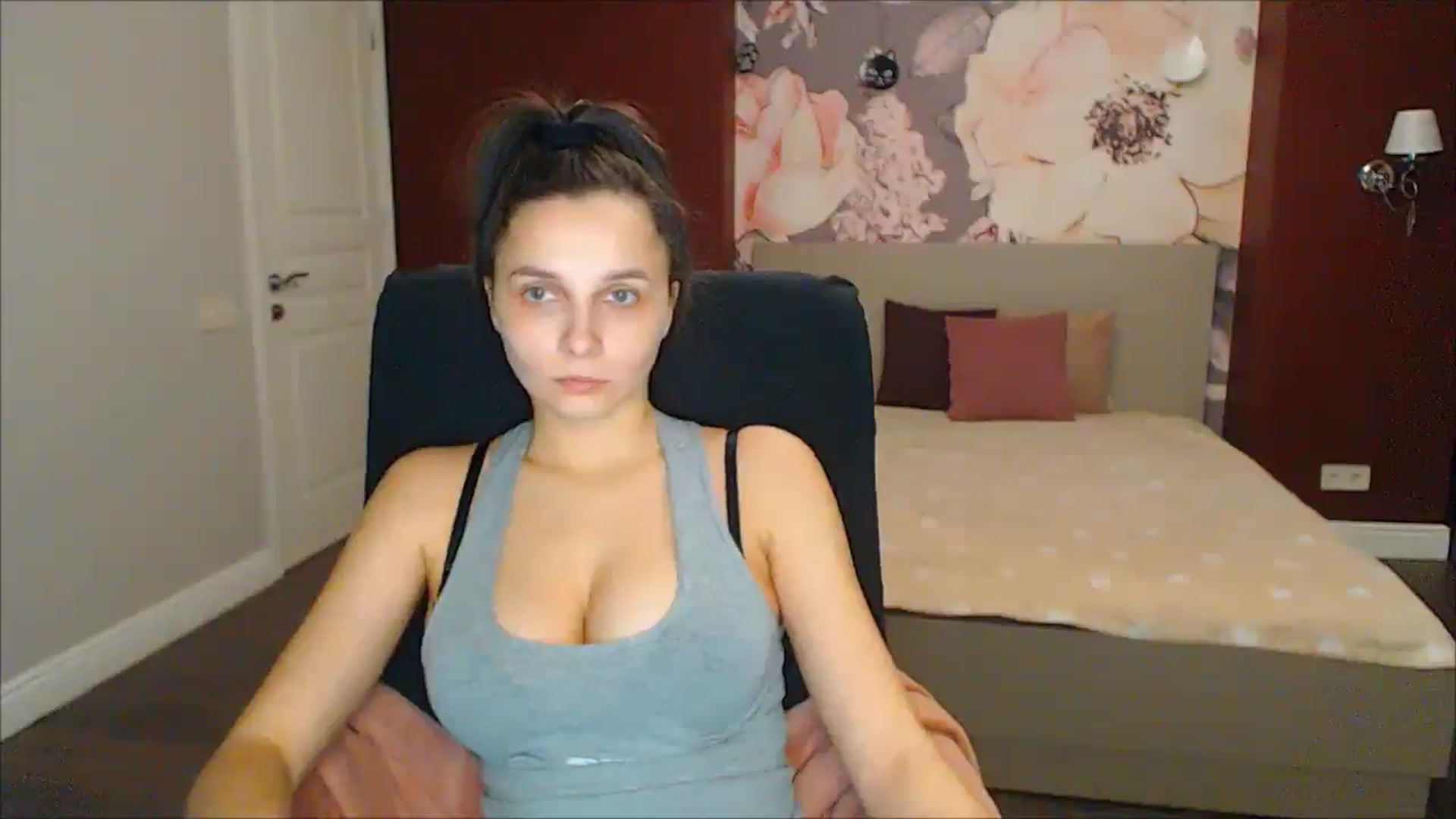 Gallery image thumbnail from Karina_Mils's myfreecams stream on, 03/02/2025, 16:28 image 5 of 20