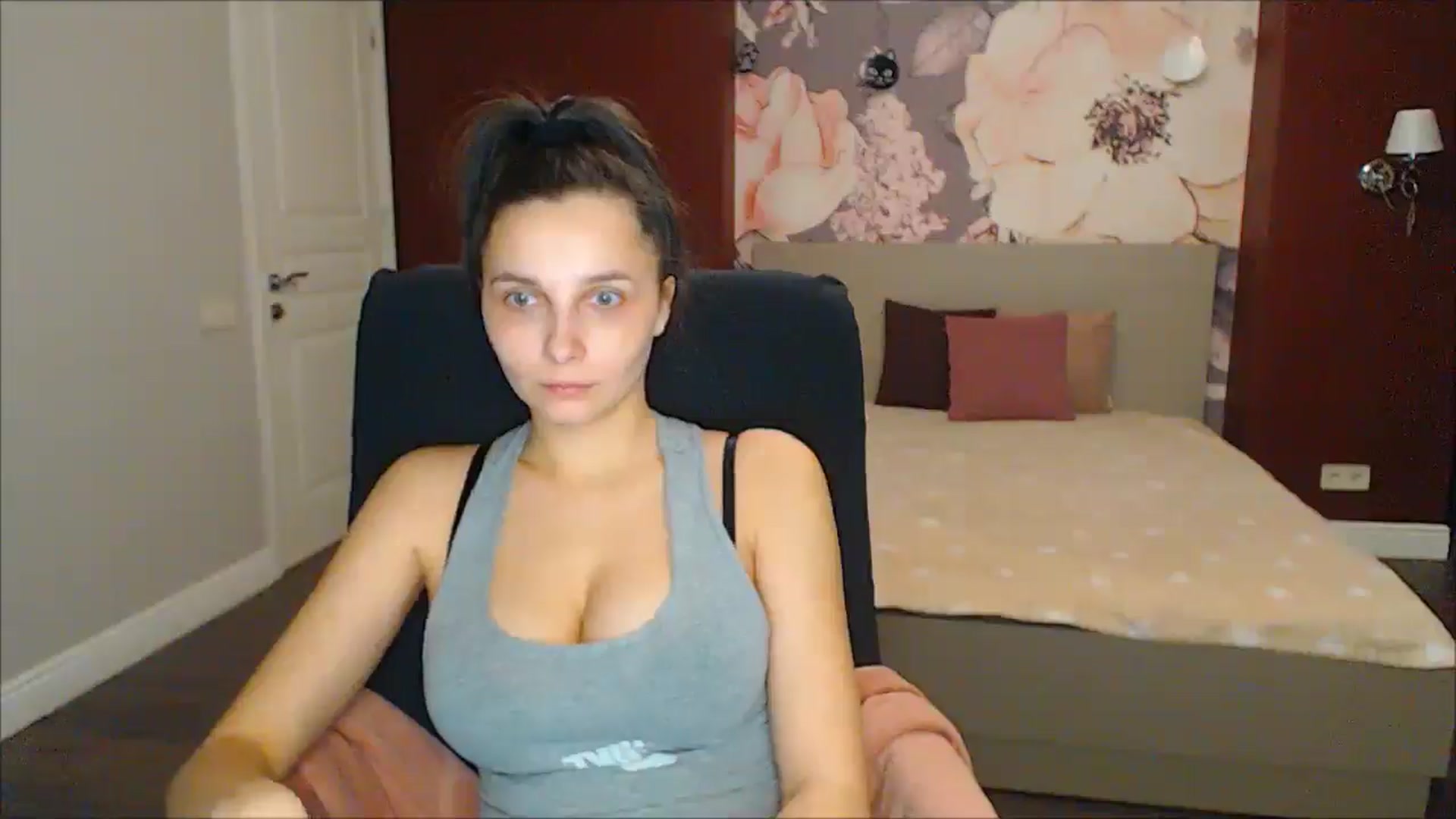 Gallery image thumbnail from Karina_Mils's myfreecams stream on, 03/02/2025, 16:28 image 7 of 20