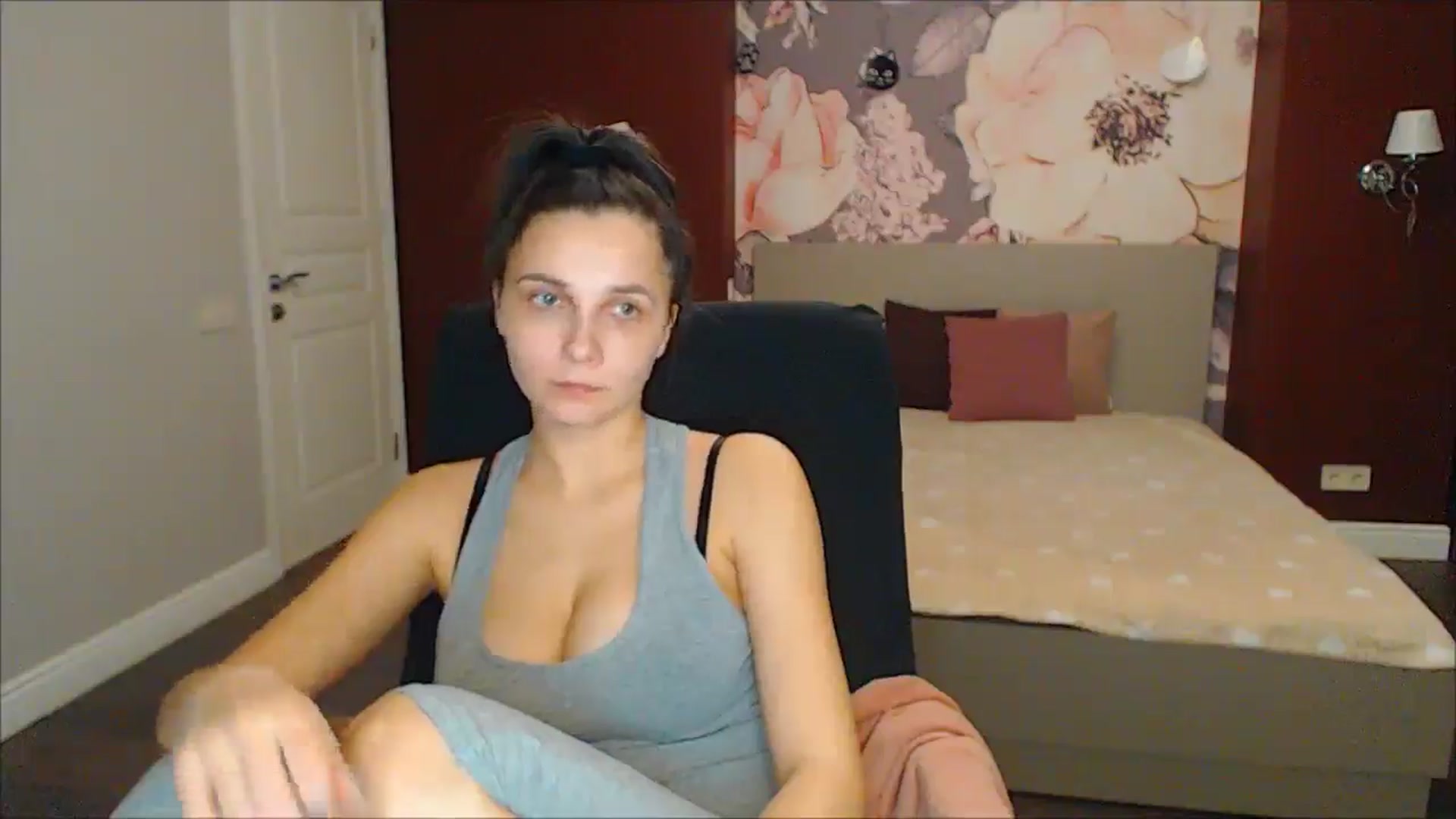 Gallery image thumbnail from Karina_Mils's myfreecams stream on, 03/02/2025, 16:28 image 3 of 20