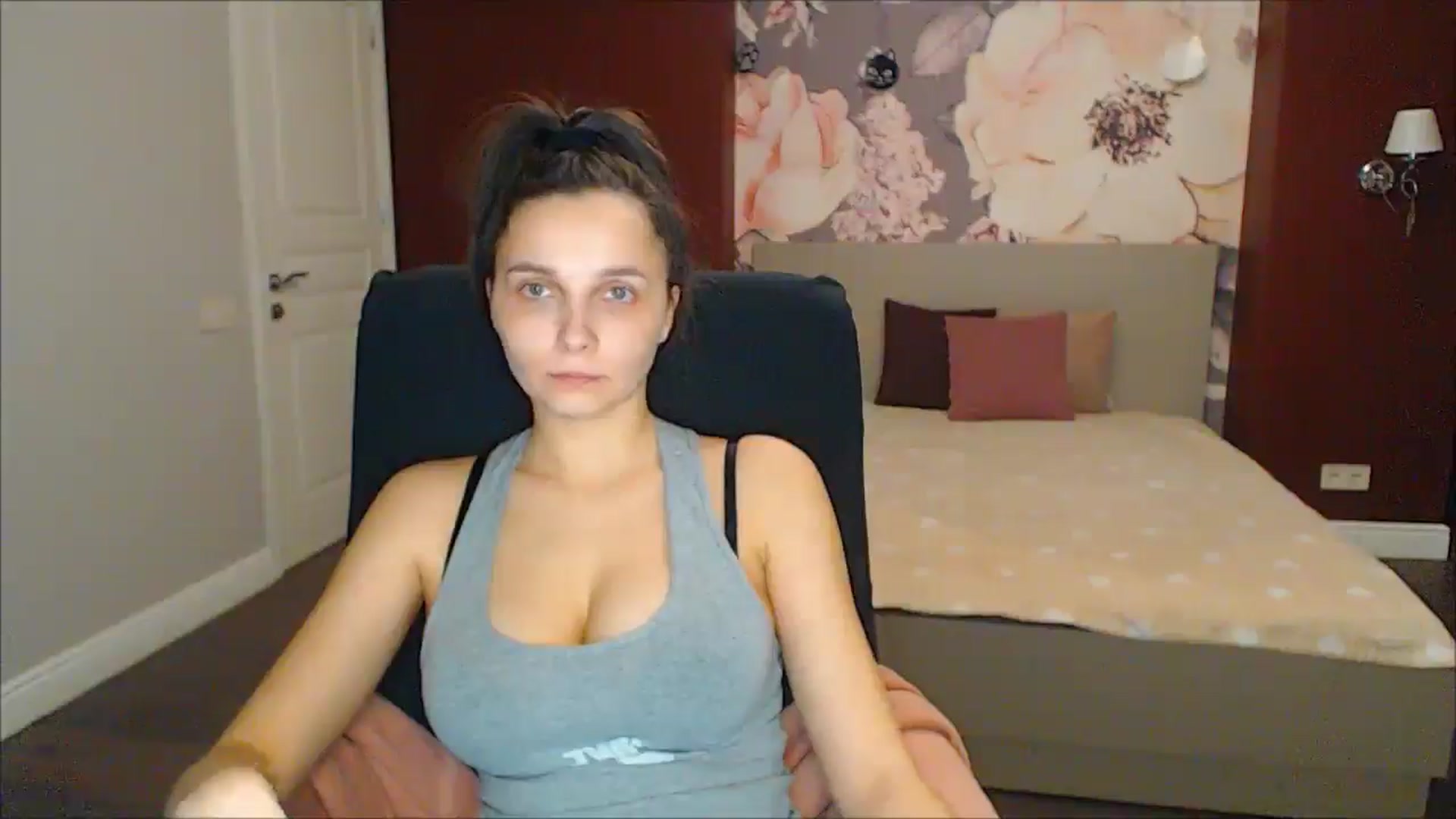 Gallery image thumbnail from Karina_Mils's myfreecams stream on, 03/02/2025, 16:28 image 13 of 20