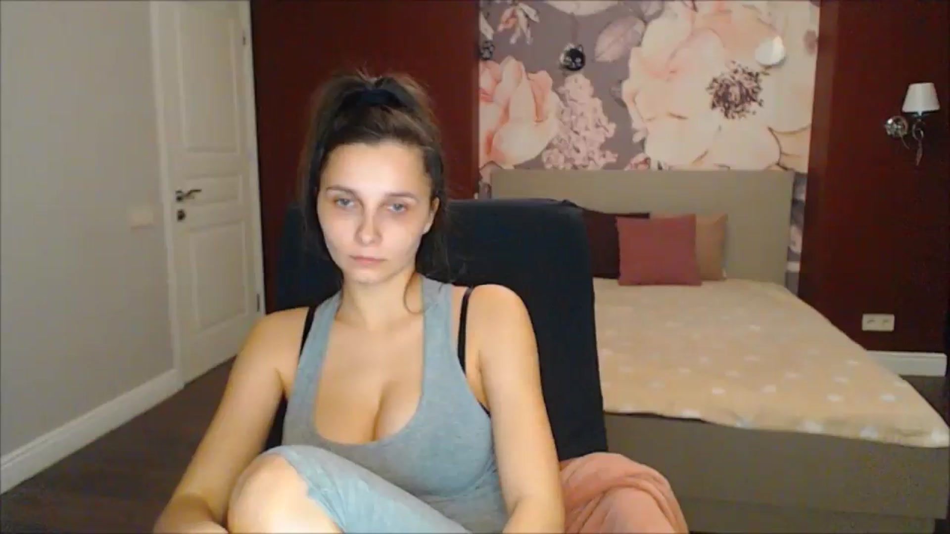 Gallery image thumbnail from Karina_Mils's myfreecams stream on, 03/02/2025, 18:38 image 7 of 20