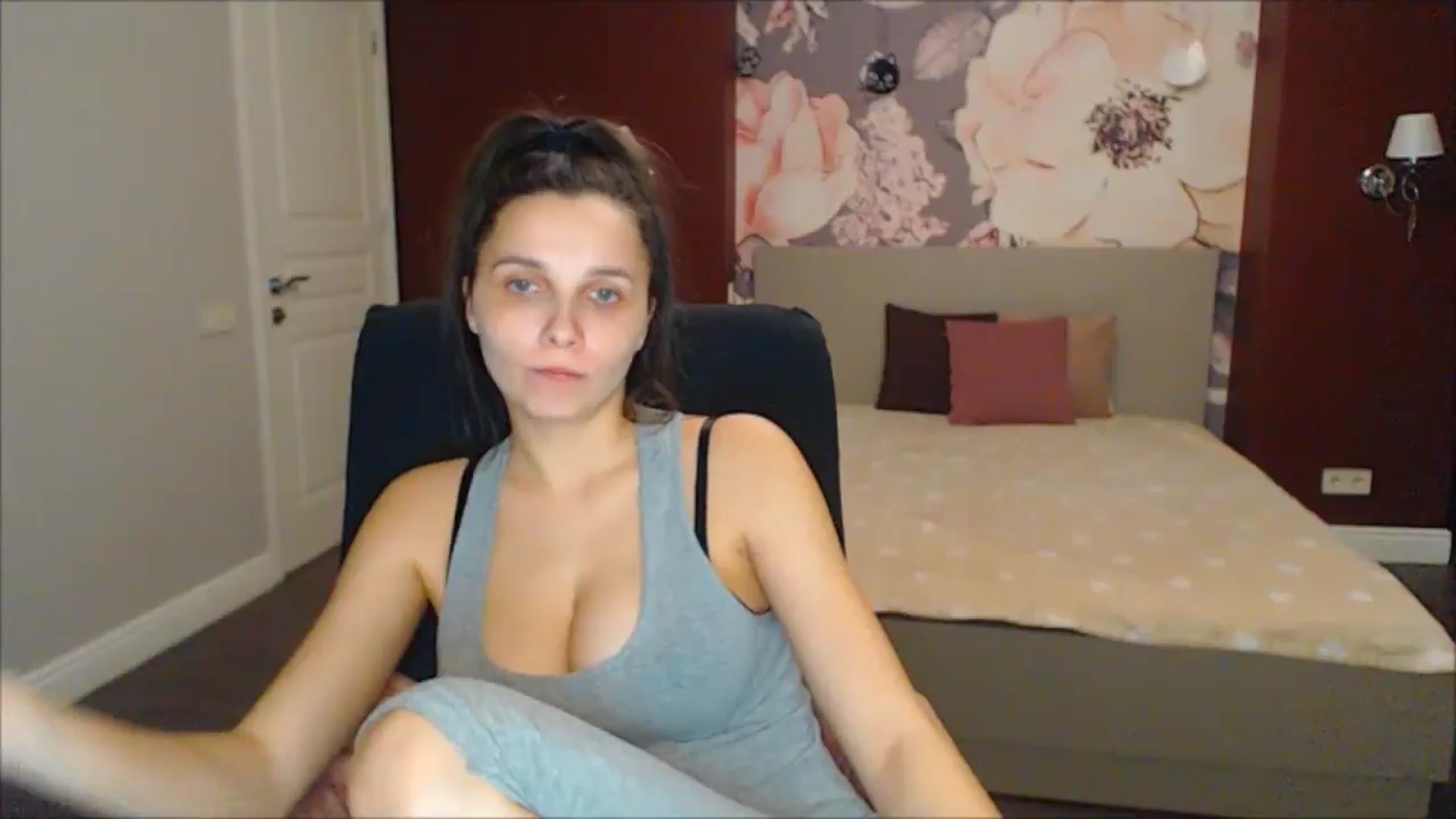 Gallery image thumbnail from Karina_Mils's myfreecams stream on, 03/02/2025, 19:29 image 6 of 20