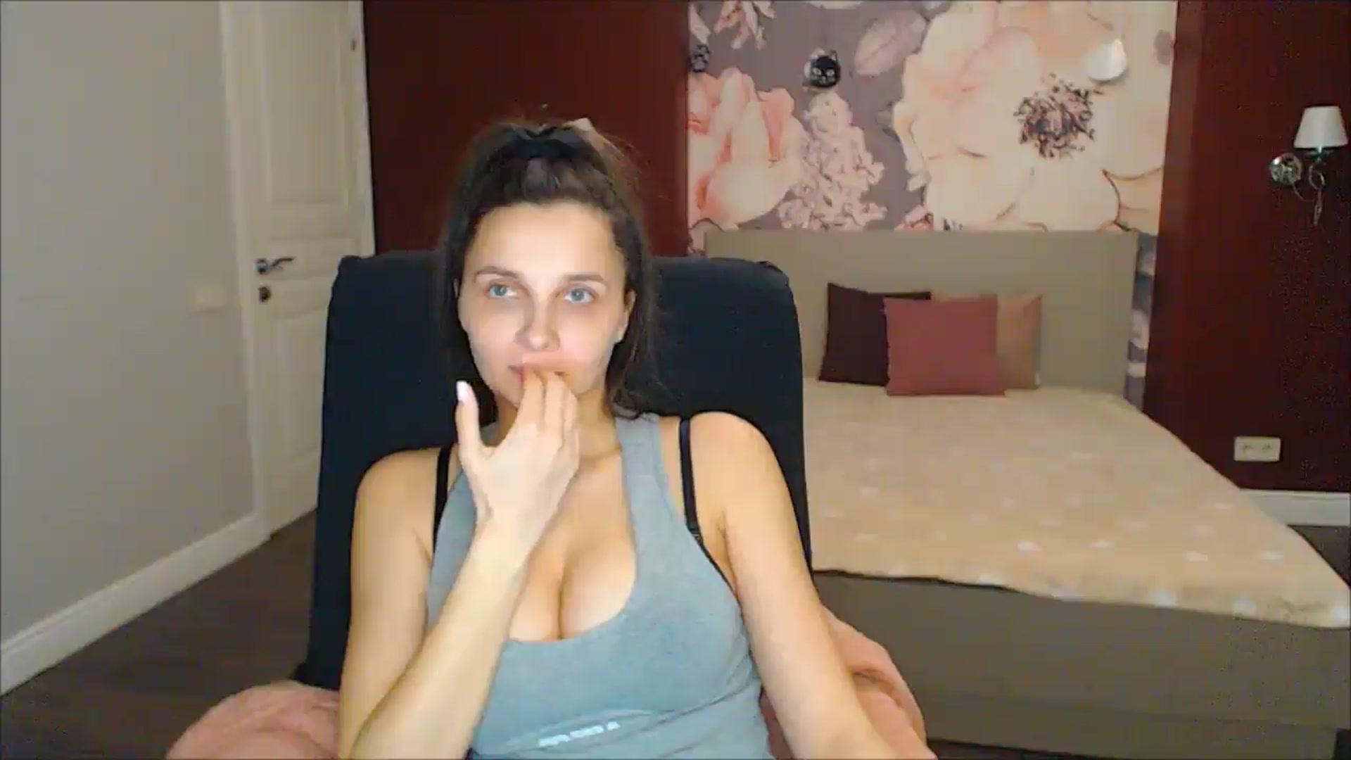 Gallery image thumbnail from Karina_Mils's myfreecams stream on, 03/02/2025, 19:29 image 20 of 20