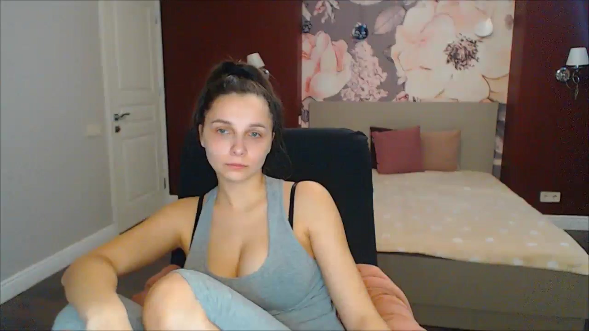 Gallery image thumbnail from Karina_Mils's myfreecams stream on, 03/03/2025, 13:13 image 7 of 20