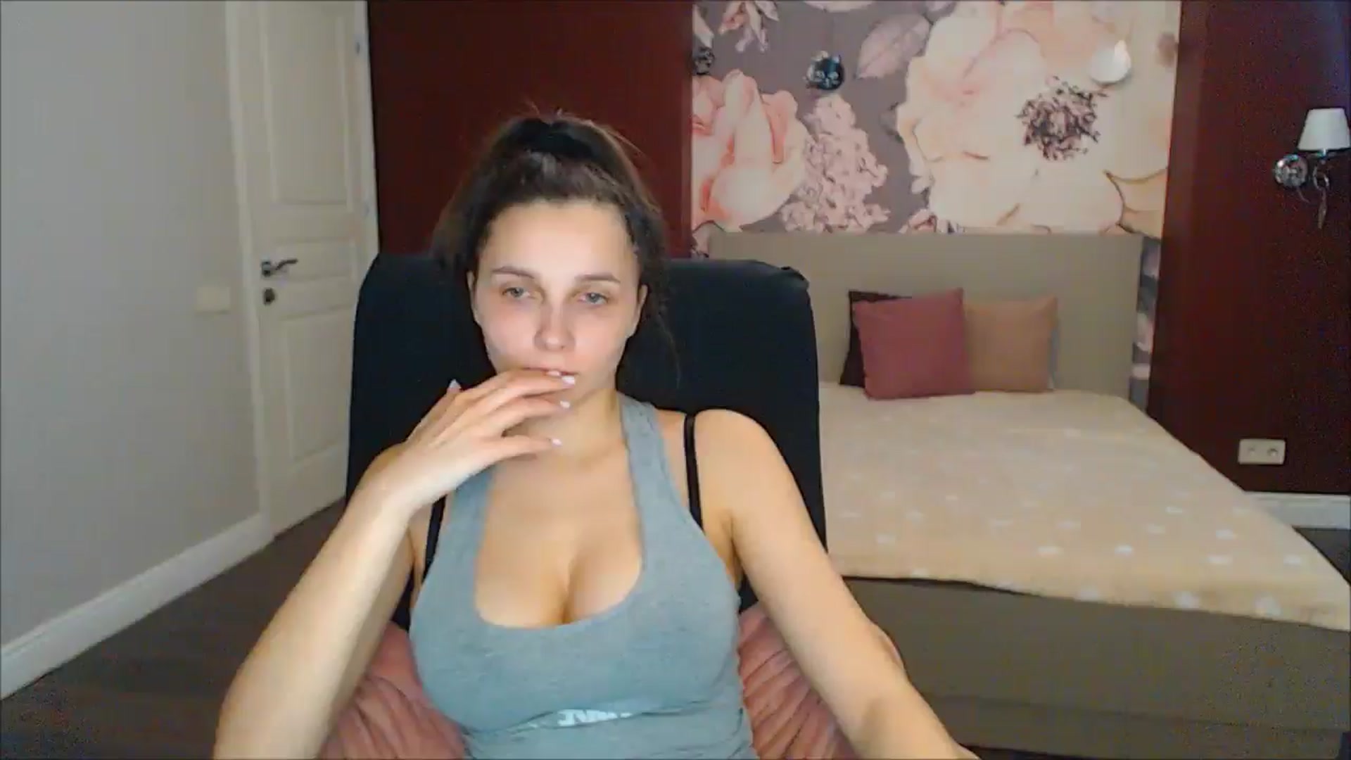 Gallery image thumbnail from Karina_Mils's myfreecams stream on, 03/03/2025, 13:13 image 13 of 20