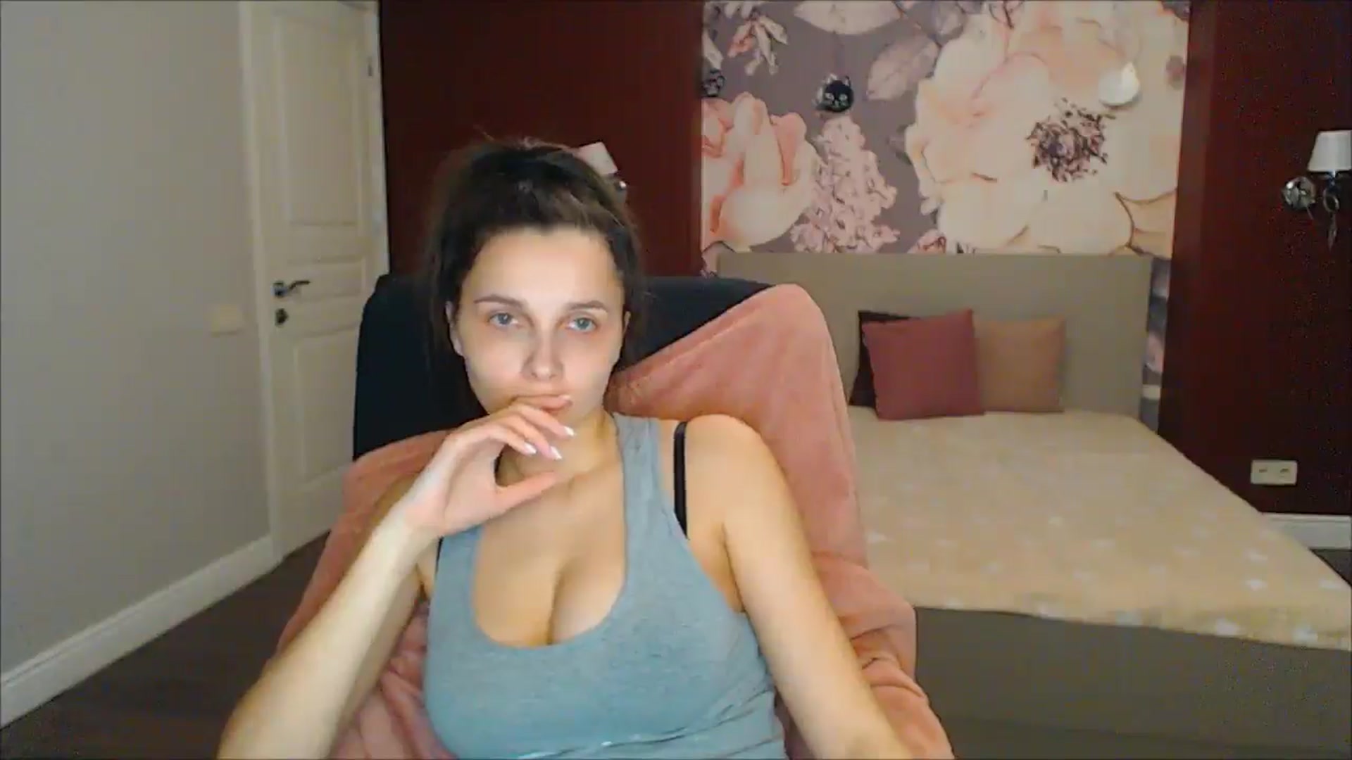 Gallery image thumbnail from Karina_Mils's myfreecams stream on, 03/03/2025, 15:11 image 10 of 20