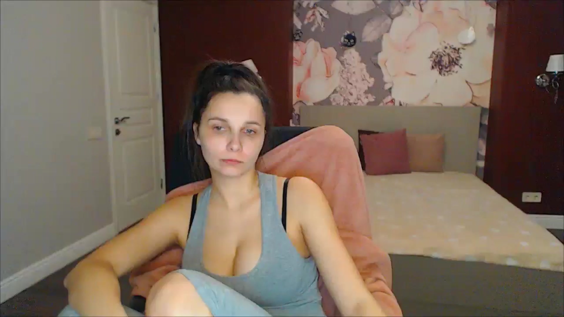 Gallery image thumbnail from Karina_Mils's myfreecams stream on, 03/03/2025, 15:11 image 6 of 20