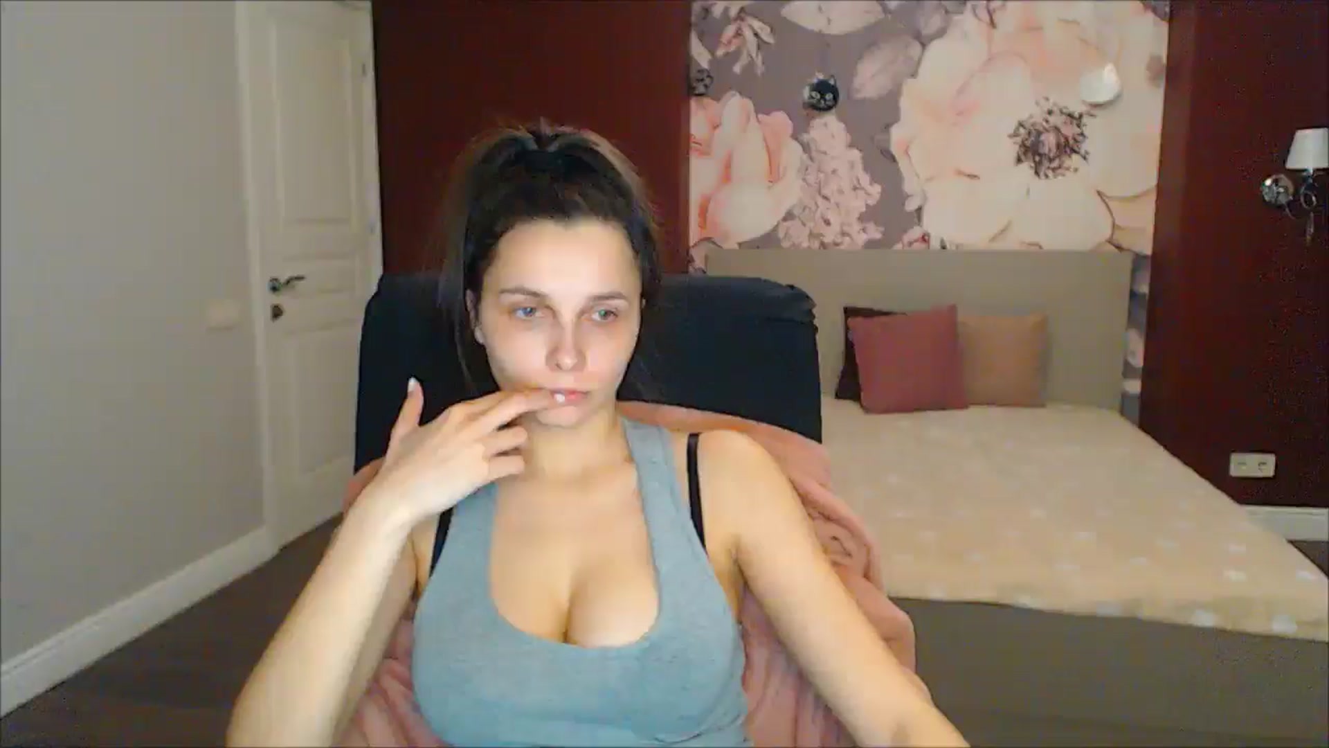 Gallery image thumbnail from Karina_Mils's myfreecams stream on, 03/03/2025, 15:11 image 11 of 20
