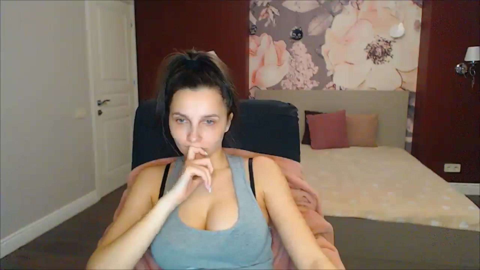 Gallery image thumbnail from Karina_Mils's myfreecams stream on, 03/03/2025, 15:11 image 13 of 20