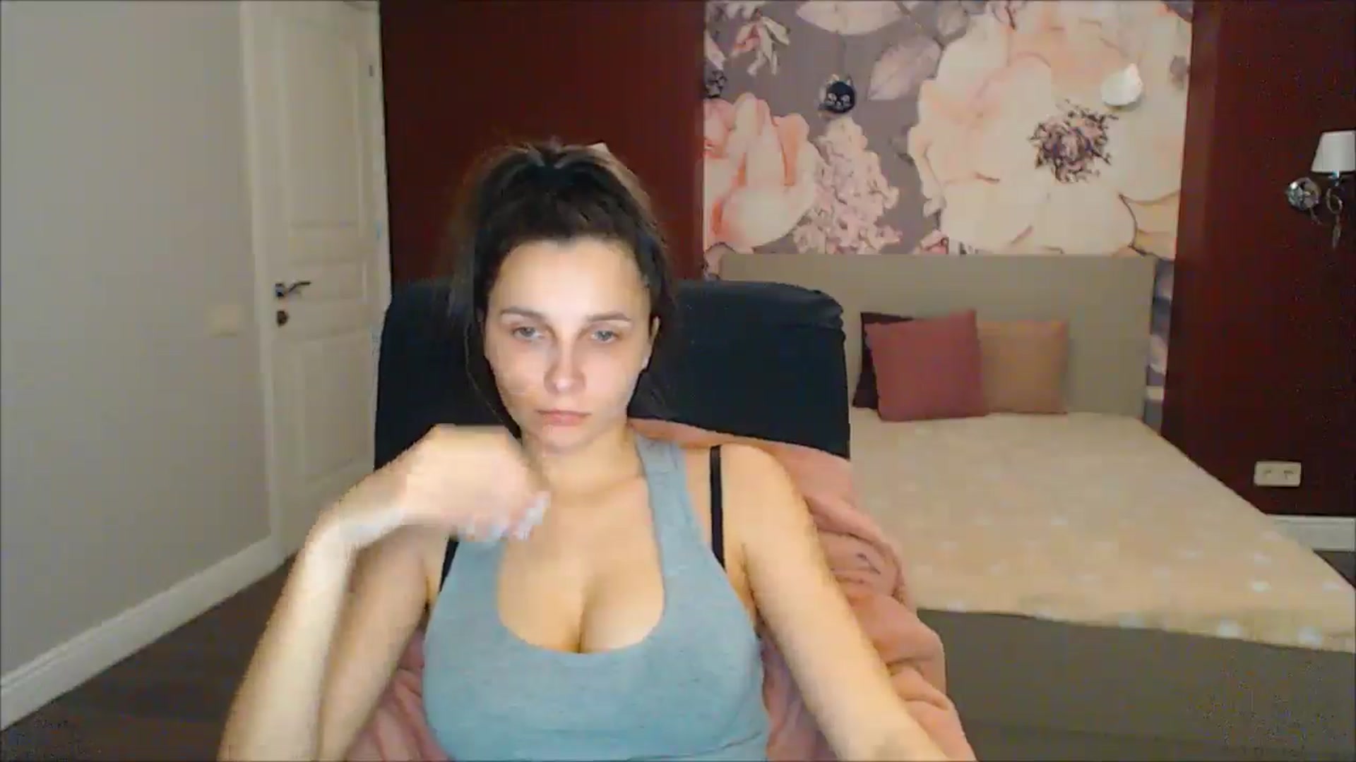 Gallery image thumbnail from Karina_Mils's myfreecams stream on, 03/03/2025, 15:11 image 14 of 20