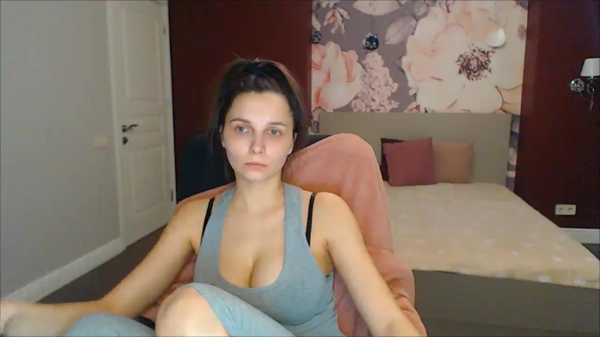 Gallery image thumbnail from Karina_Mils's myfreecams stream on, 03/03/2025, 15:11 image 3 of 20