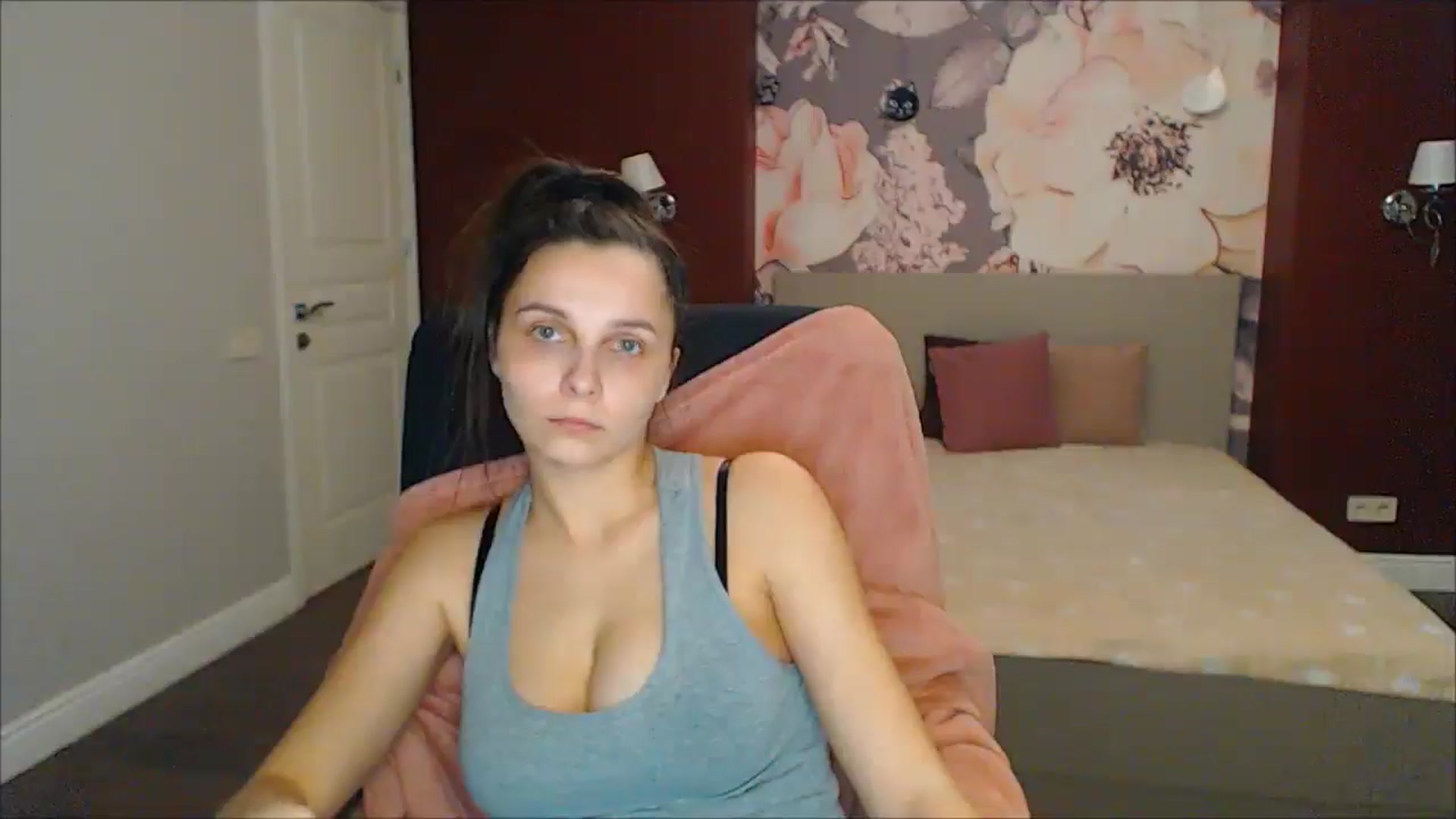 Gallery image thumbnail from Karina_Mils's myfreecams stream on, 03/03/2025, 15:11 image 8 of 20