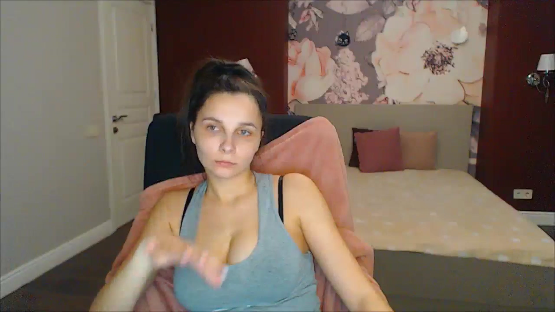 Gallery image thumbnail from Karina_Mils's myfreecams stream on, 03/03/2025, 15:11 image 9 of 20