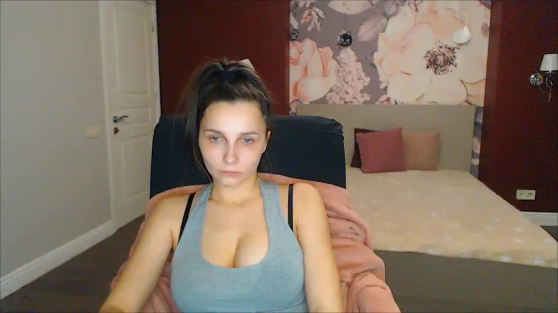 Gallery image thumbnail from Karina_Mils's myfreecams stream on, 03/03/2025, 15:11 image 16 of 20