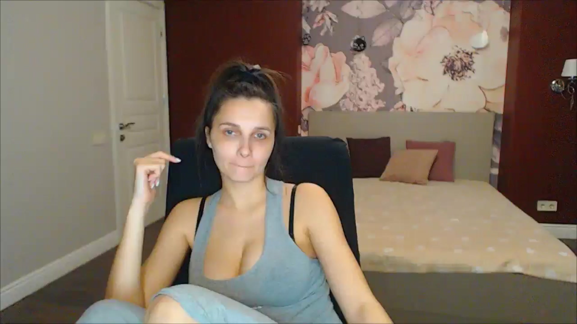 Gallery image thumbnail from Karina_Mils's myfreecams stream on, 03/07/2025, 21:23 image 18 of 20