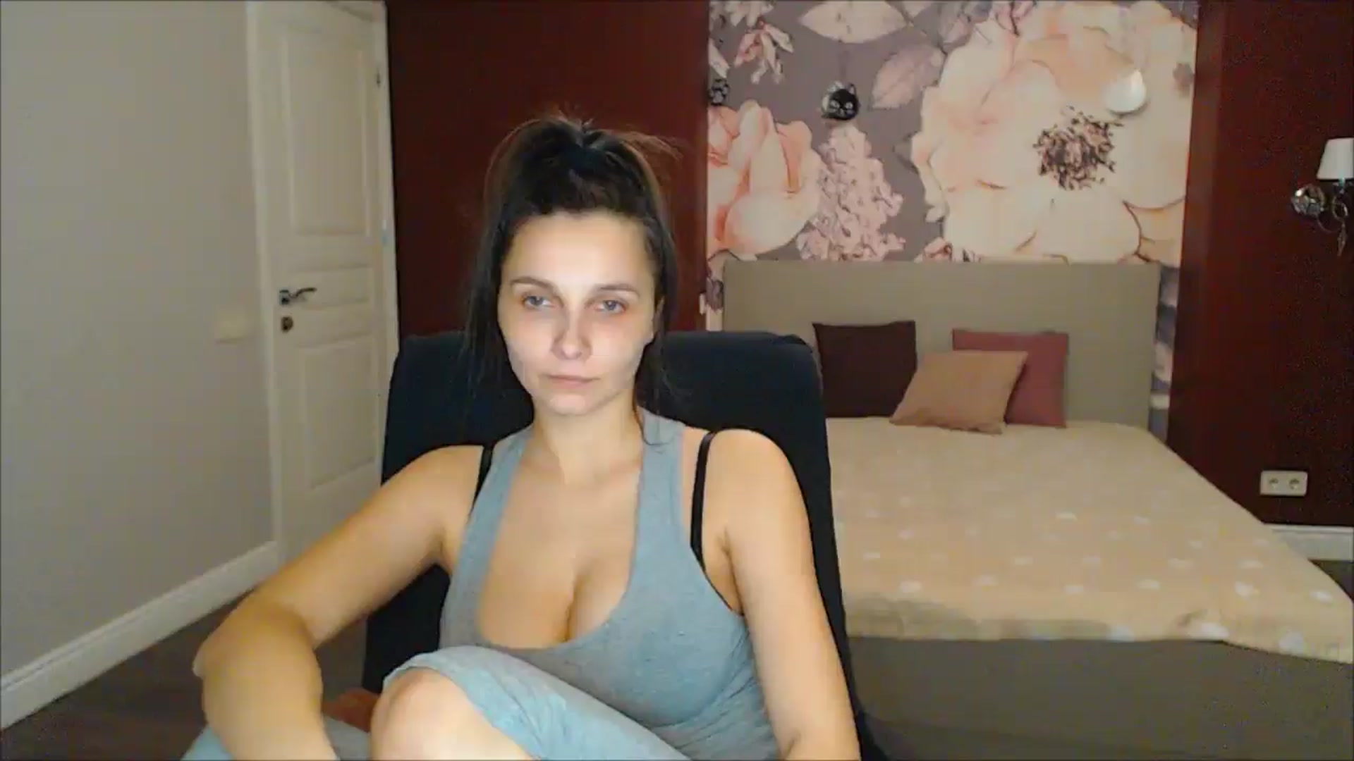 Gallery image thumbnail from Karina_Mils's myfreecams stream on, 03/07/2025, 21:23 image 13 of 20