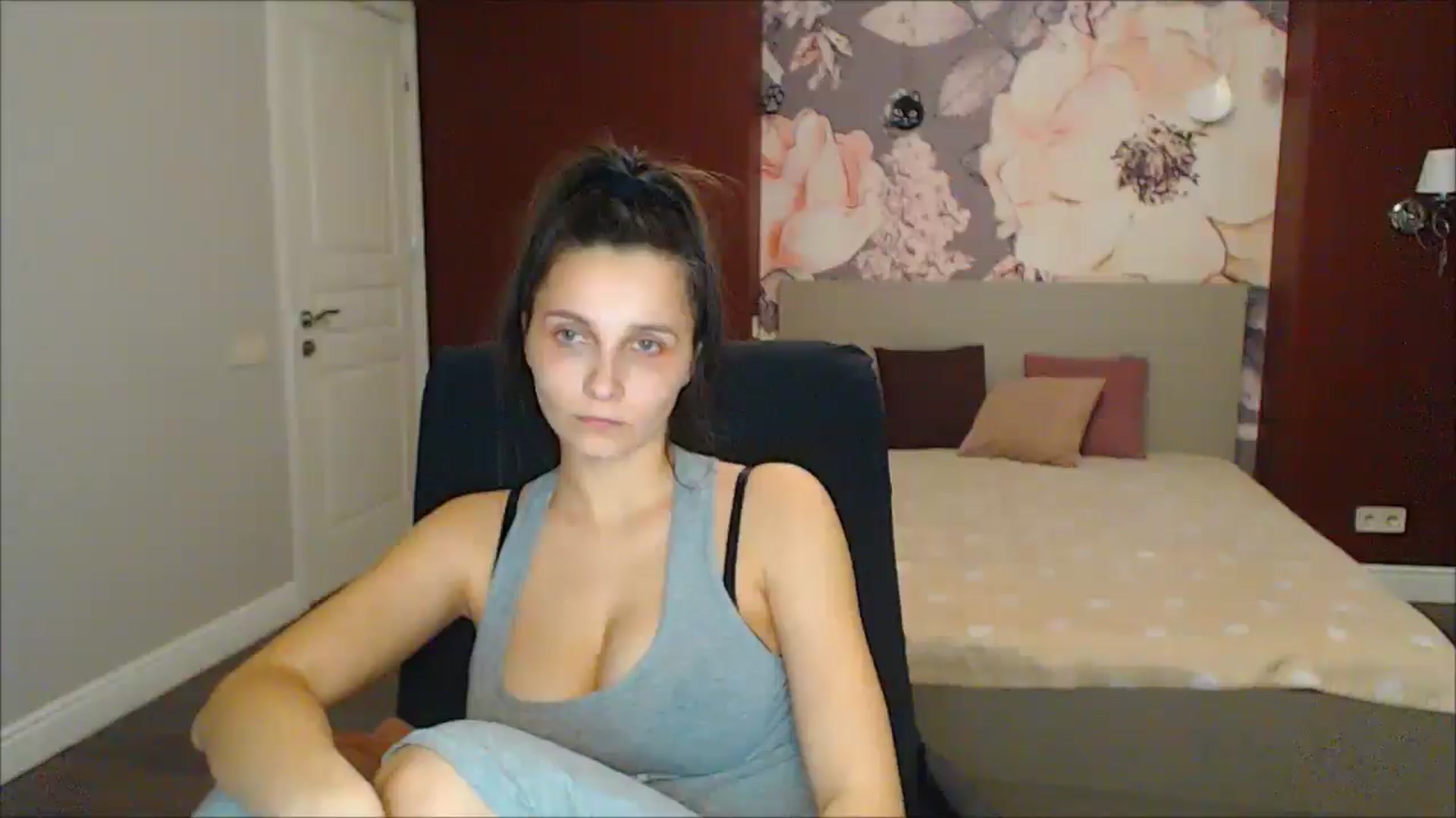 Gallery image thumbnail from Karina_Mils's myfreecams stream on, 03/07/2025, 21:23 image 17 of 20