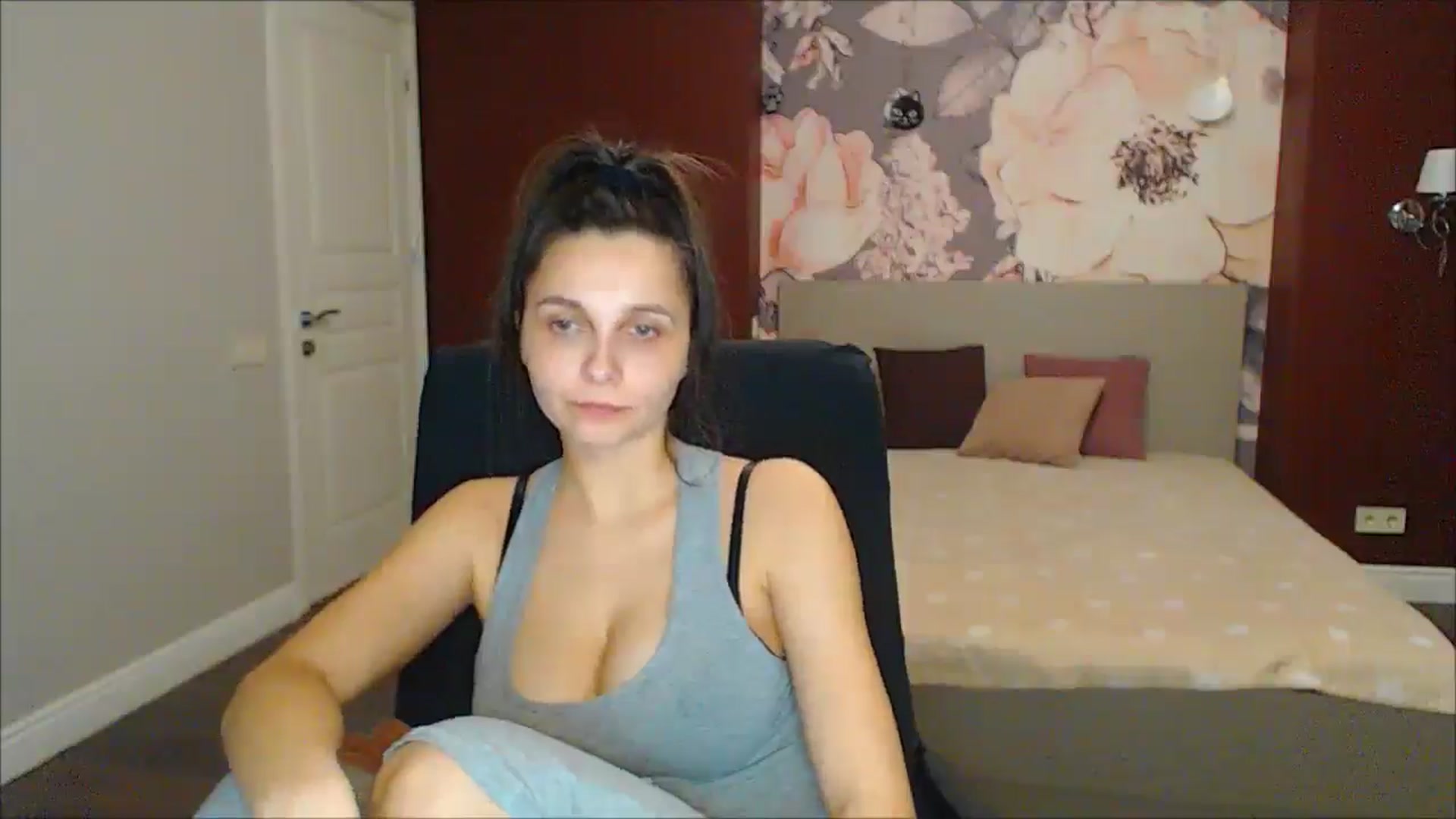 Gallery image thumbnail from Karina_Mils's myfreecams stream on, 03/07/2025, 21:23 image 15 of 20