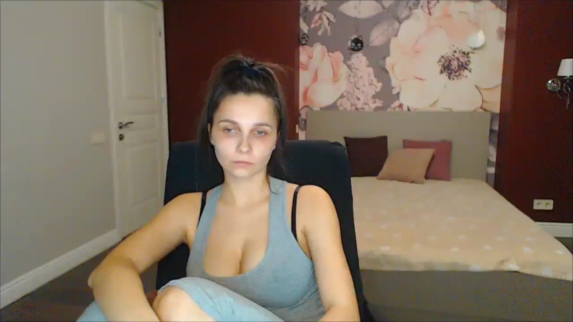 Gallery image thumbnail from Karina_Mils's myfreecams stream on, 03/07/2025, 21:23 image 14 of 20