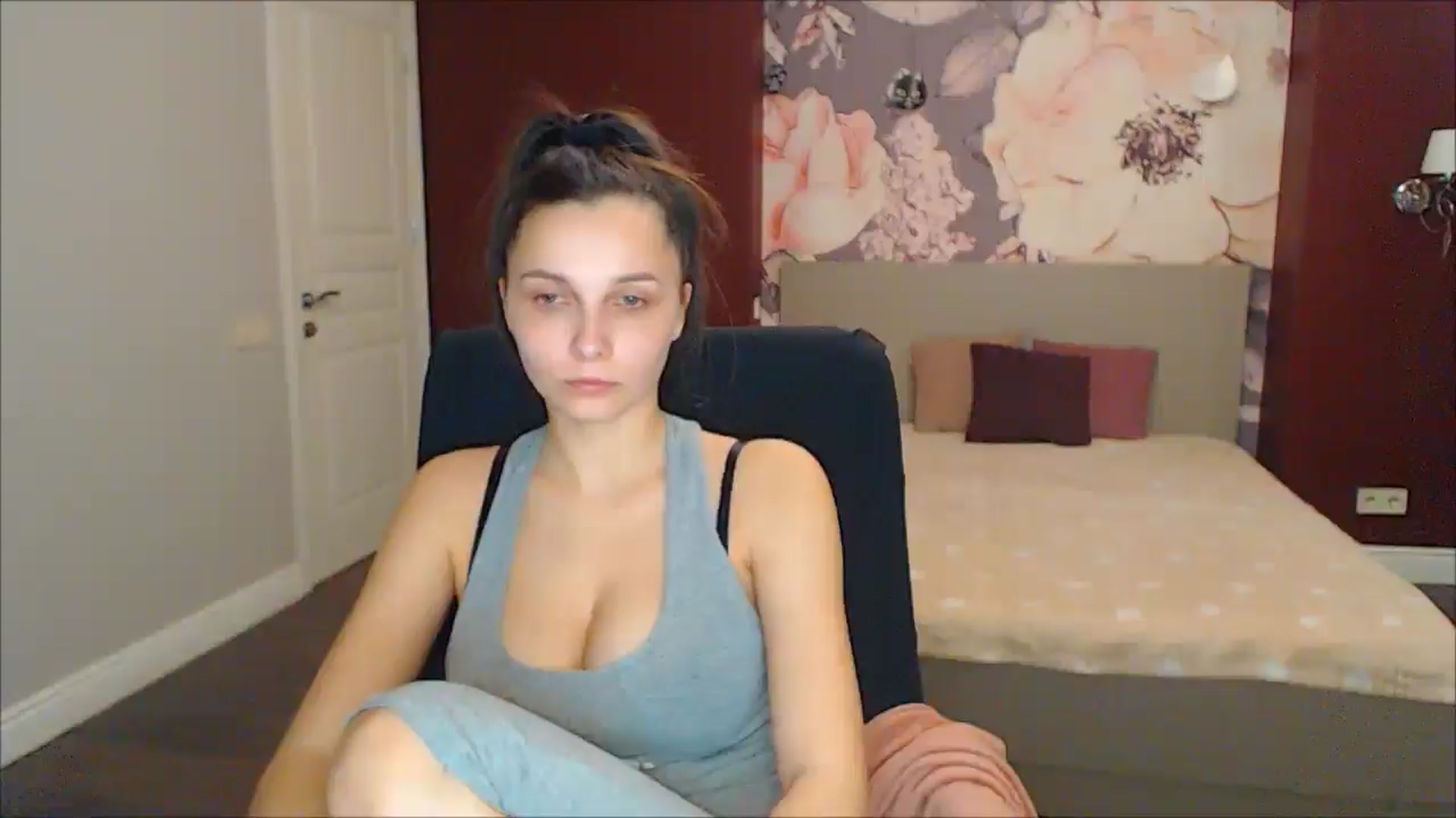 Gallery image thumbnail from Karina_Mils's myfreecams stream on, 03/08/2025, 15:33 image 15 of 20